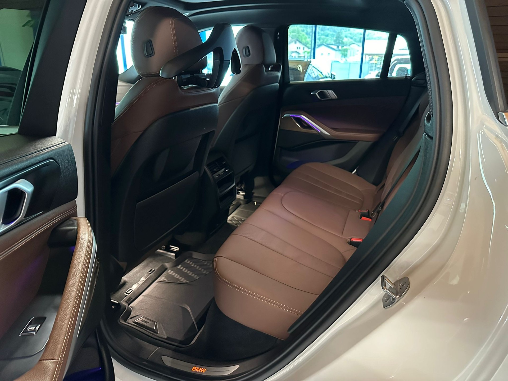 BMW X6 40i xDrive-image-15