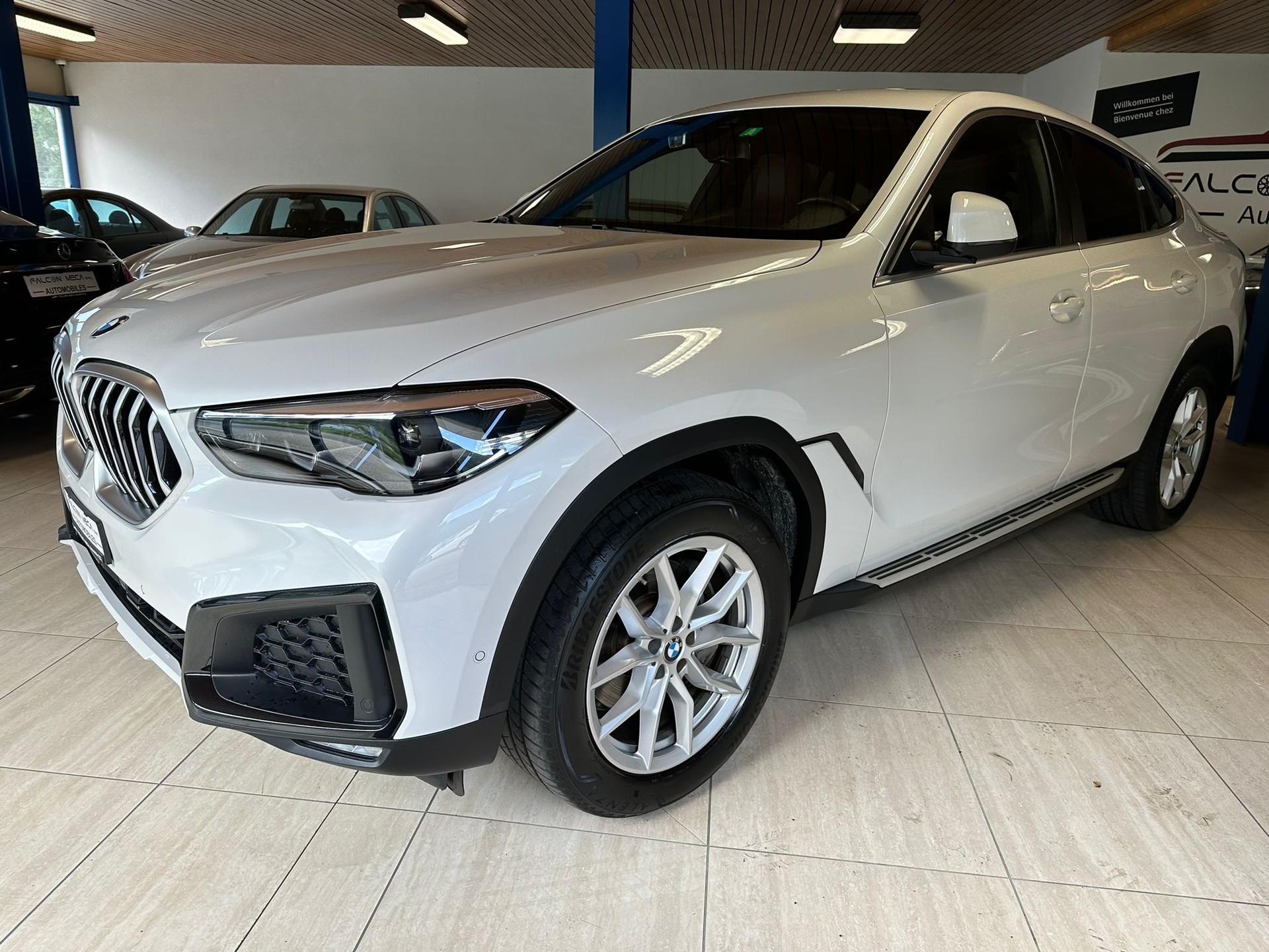 BMW X6 40i xDrive-showroom-element-2