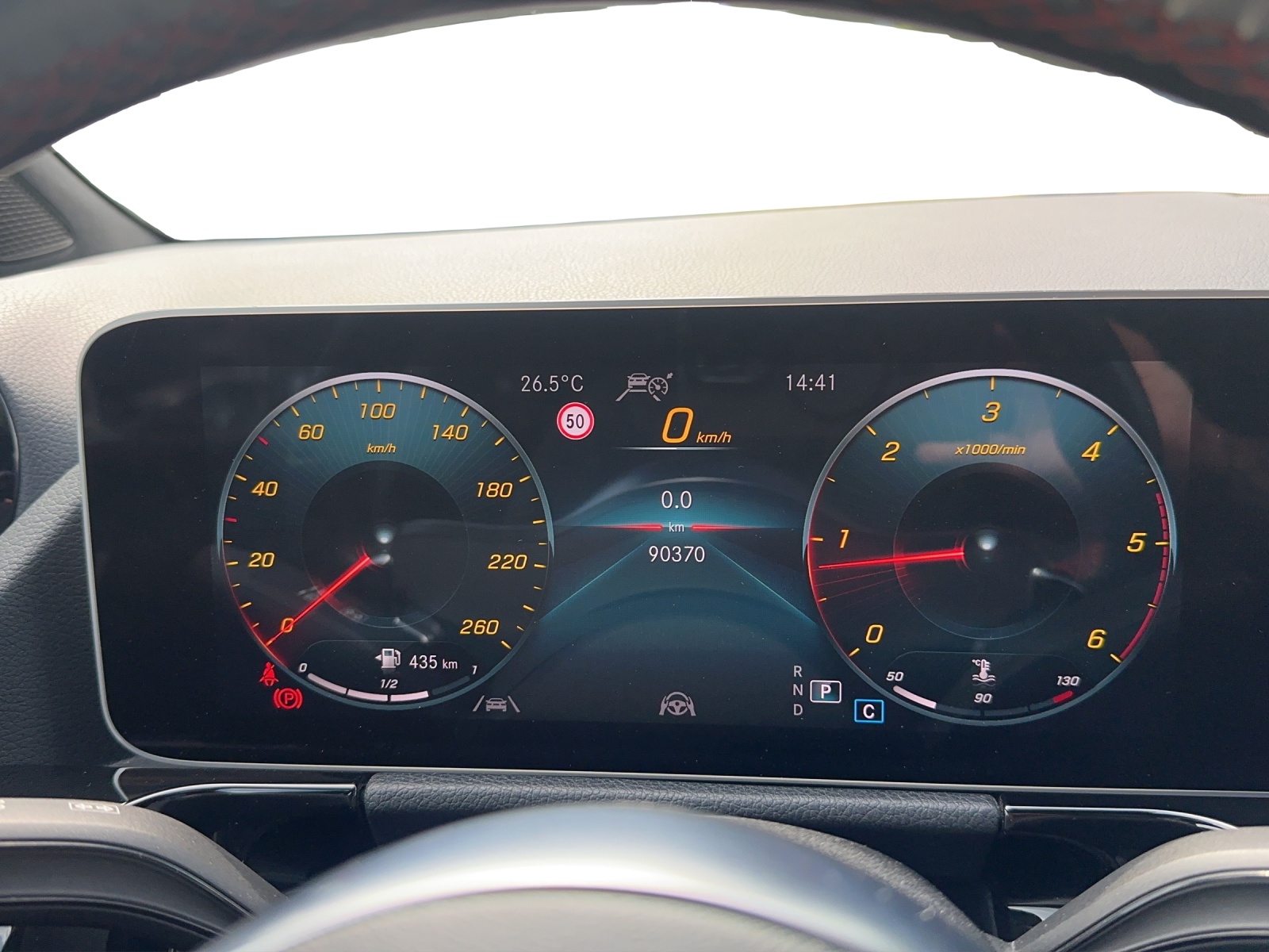 MERCEDES-BENZ B 200 d AMG Line-image-11