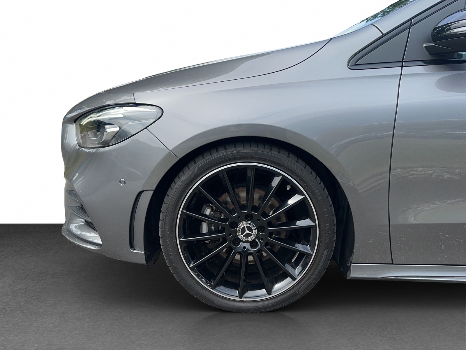MERCEDES-BENZ B 200 d AMG Line-image-20