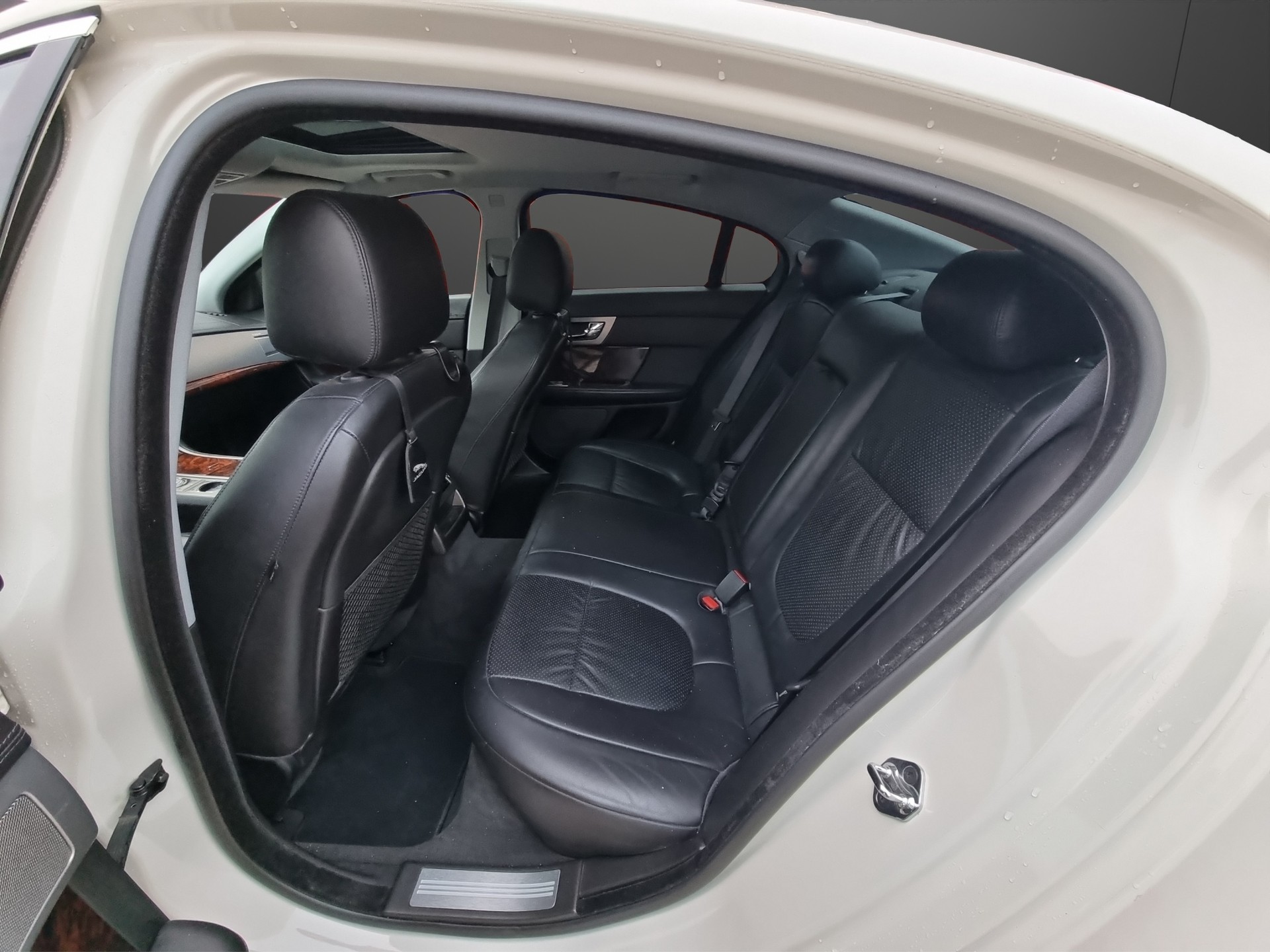 JAGUAR XF 4.2 V8 S/C-image-11