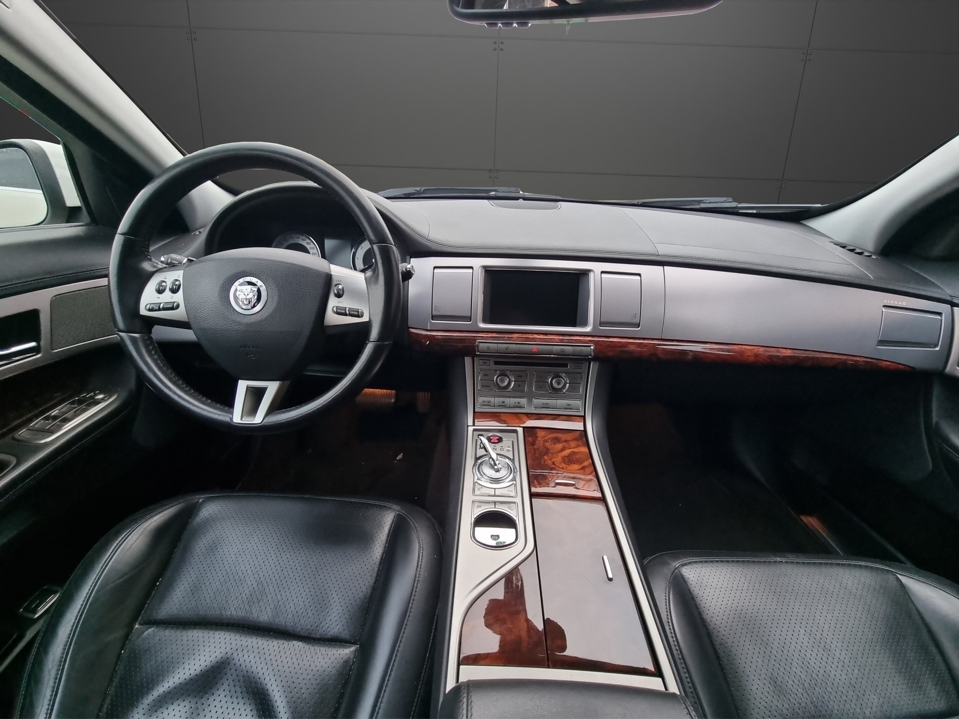 JAGUAR XF 4.2 V8 S/C-image-12