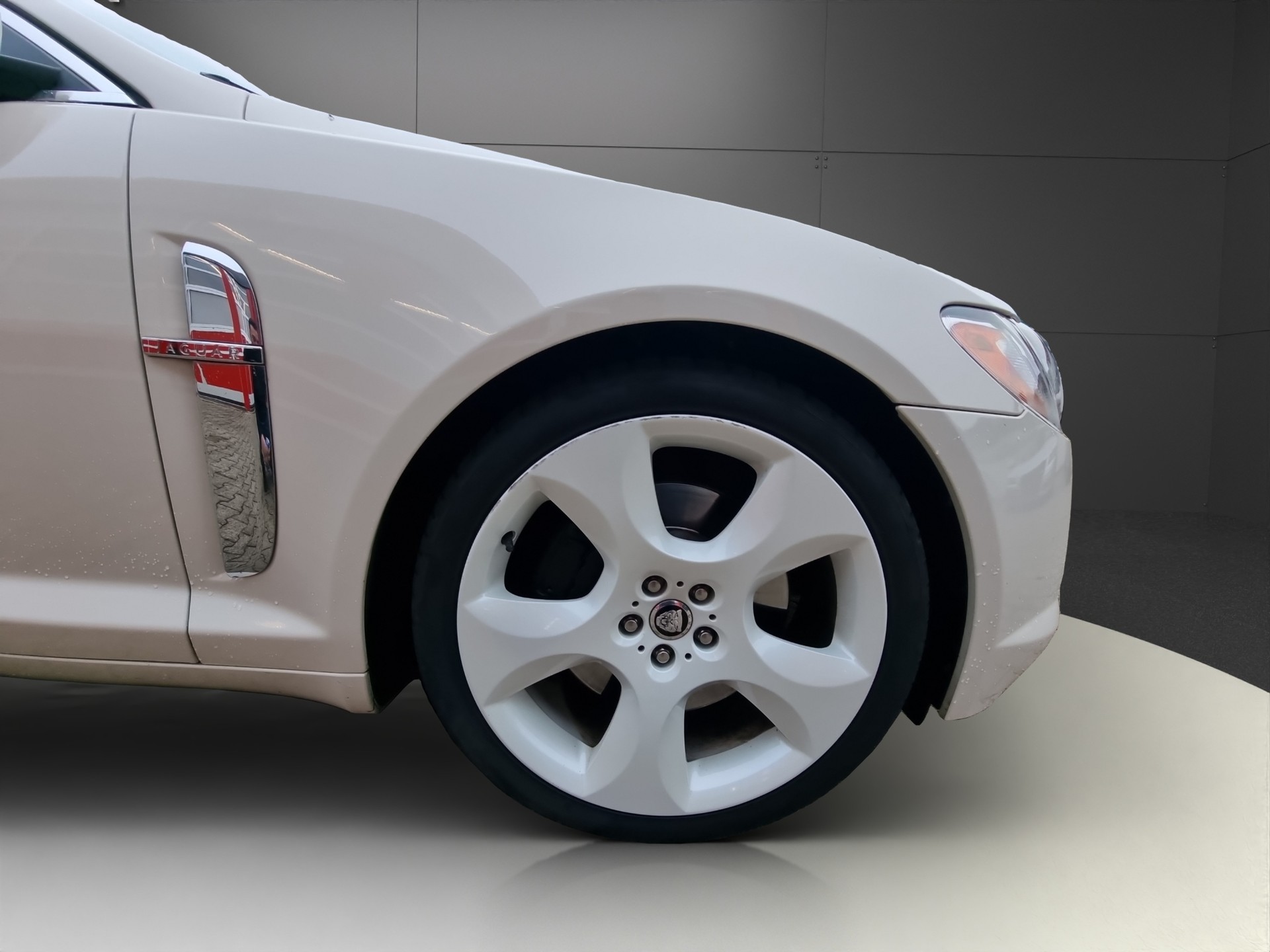 JAGUAR XF 4.2 V8 S/C-image-8