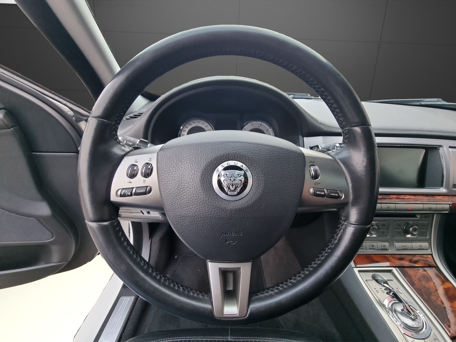 JAGUAR XF 4.2 V8 S/C-image-10