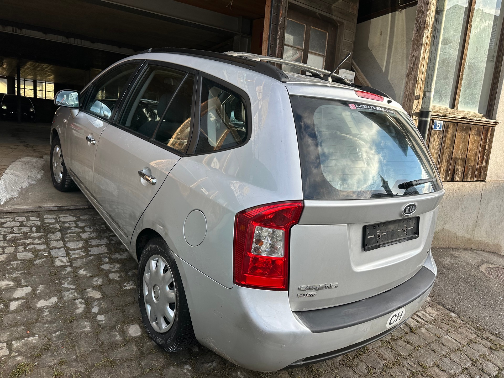 KIA Carens 2.0 CRDi Trend-image-5