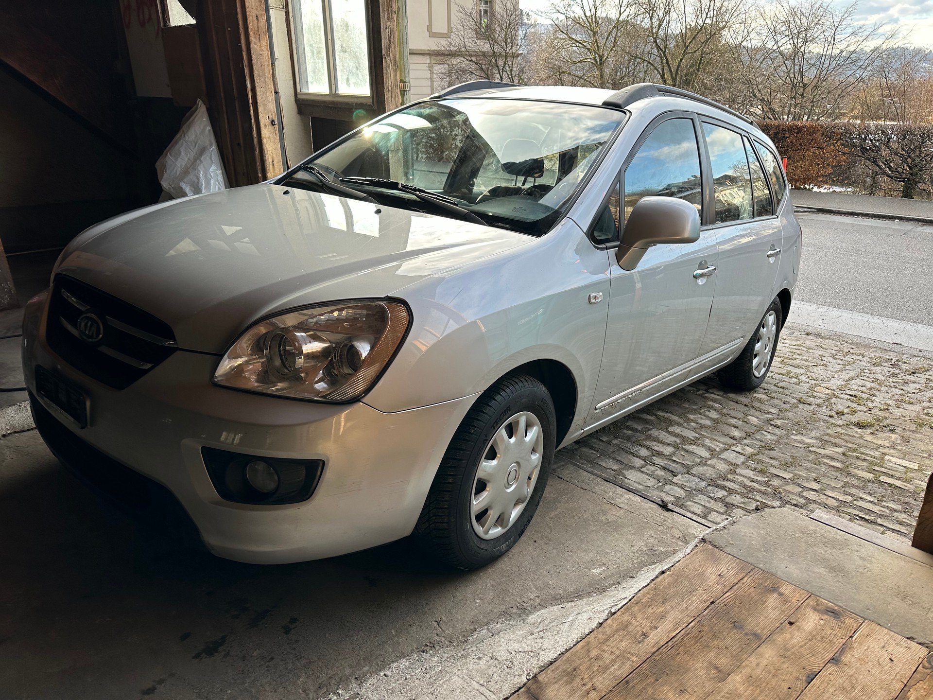KIA Carens 2.0 CRDi Trend-image-2