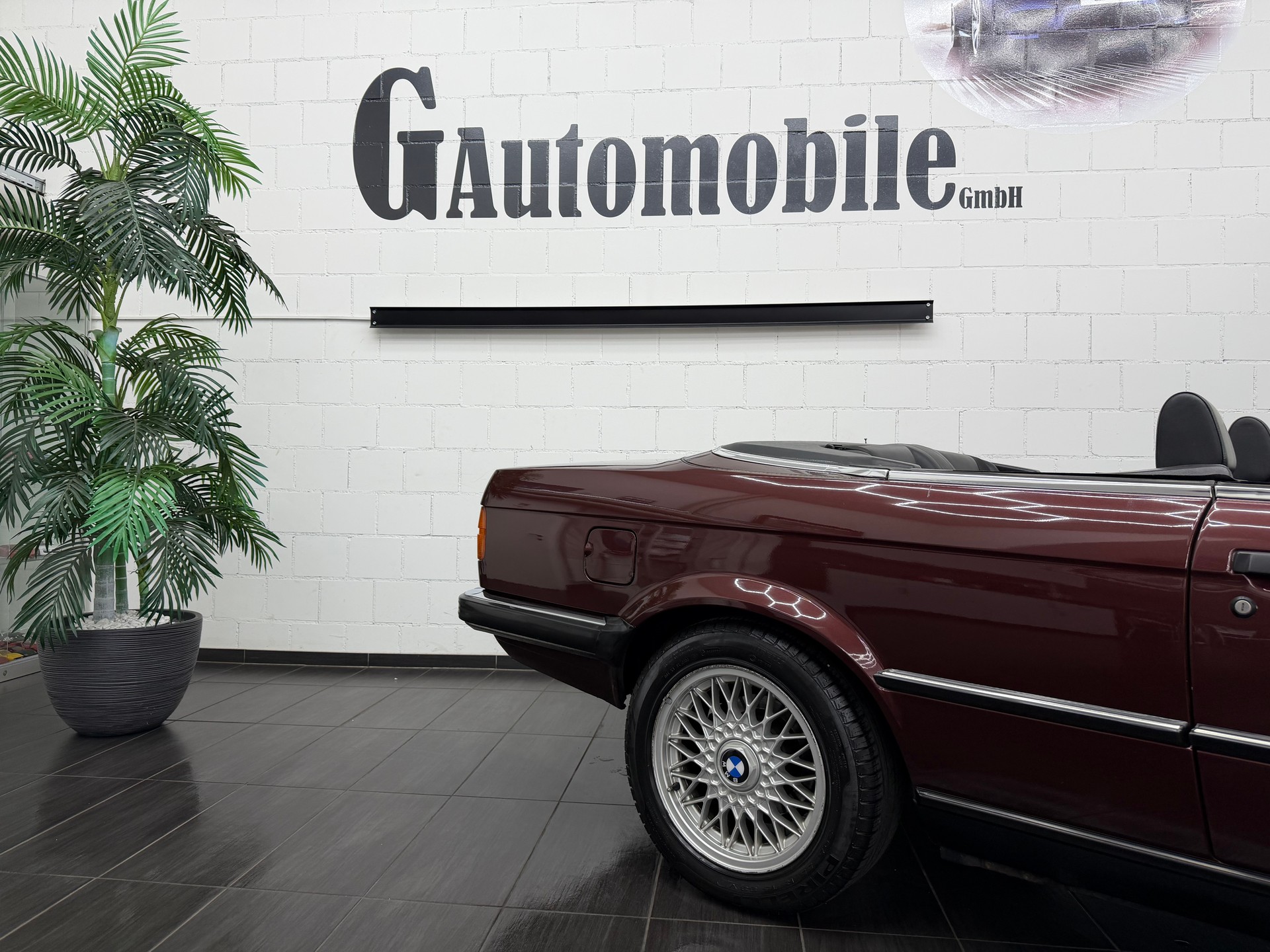 BMW 325i Cabrio ⭐️-showroom-element-3