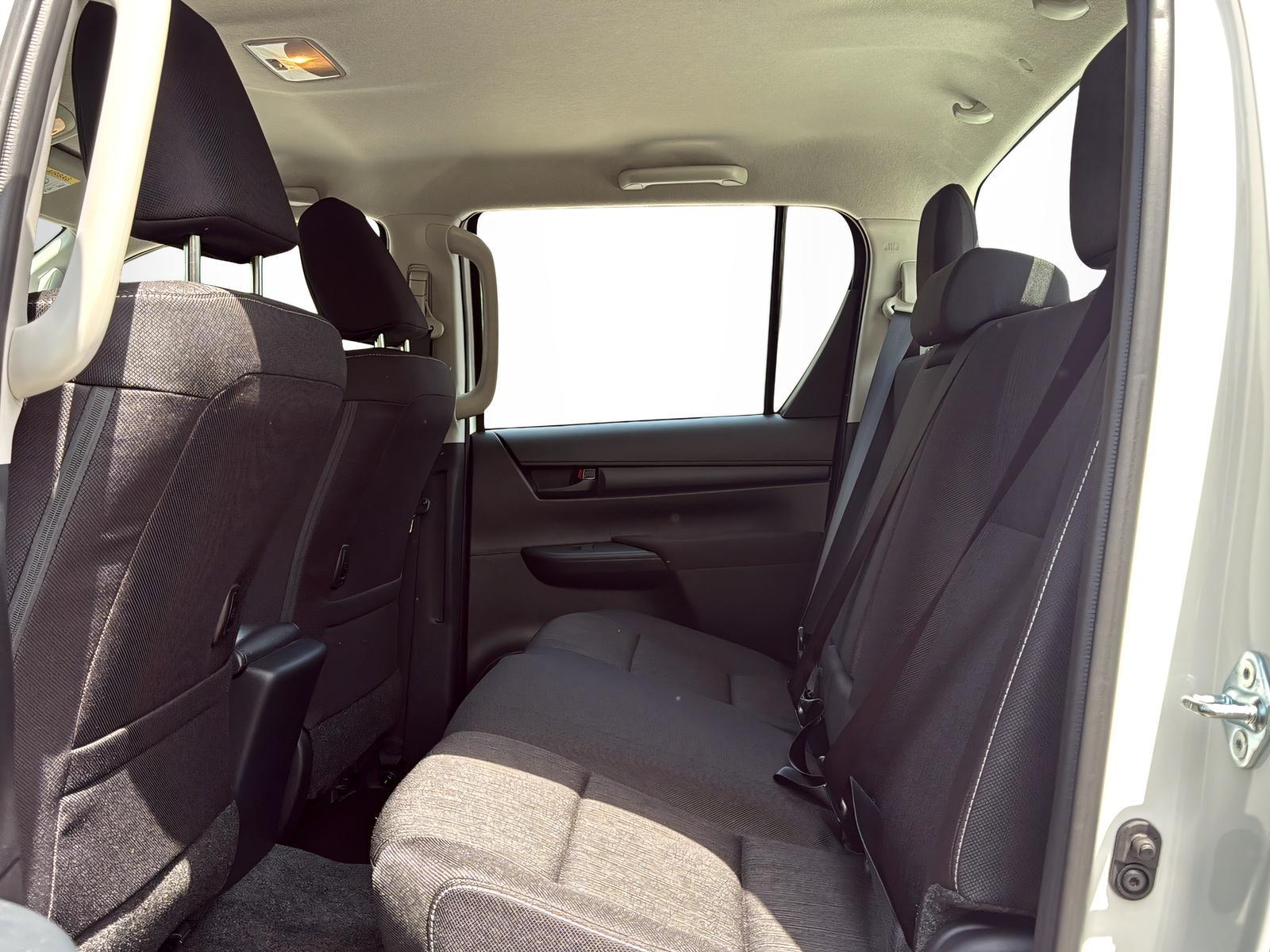 TOYOTA Hilux Double Cab.-Pick-up 2.8 D-4D 204 Comfort-image-23