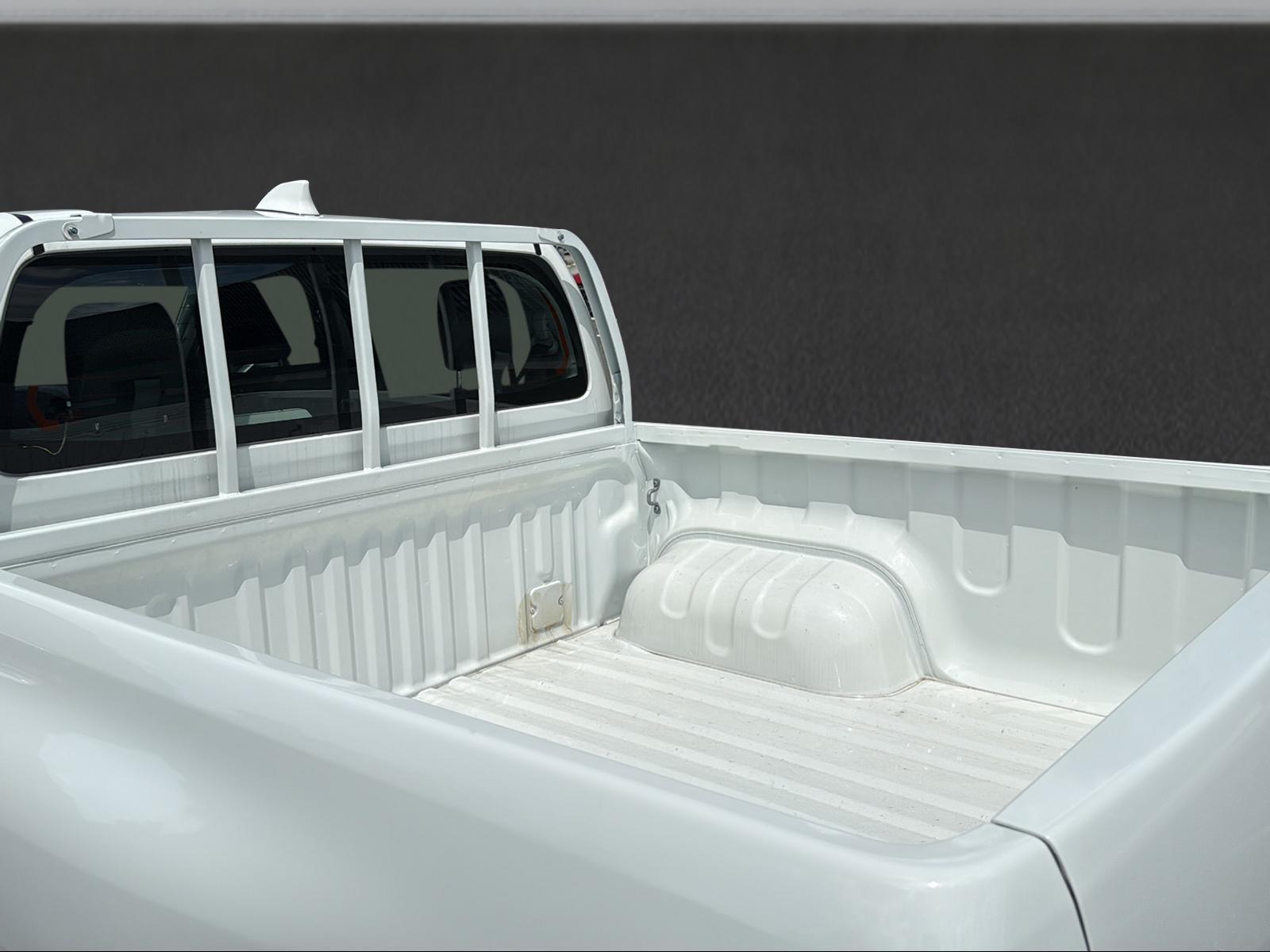 TOYOTA Hilux Double Cab.-Pick-up 2.8 D-4D 204 Comfort-image-19