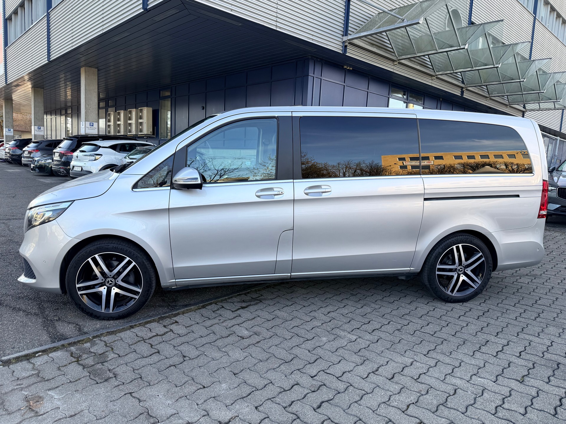 MERCEDES-BENZ V 300 d lang Avantgarde 4Matic 9G-Tronic-image-5