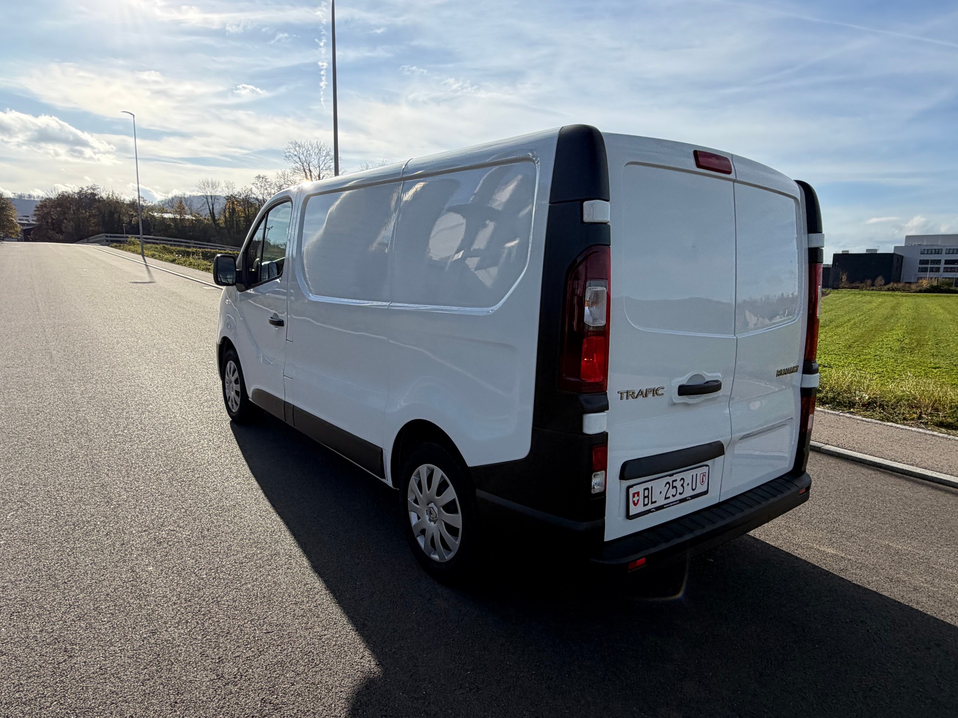 RENAULT Trafic 2.0 Energy dCi 120 3.0t Business L1H1-image-9