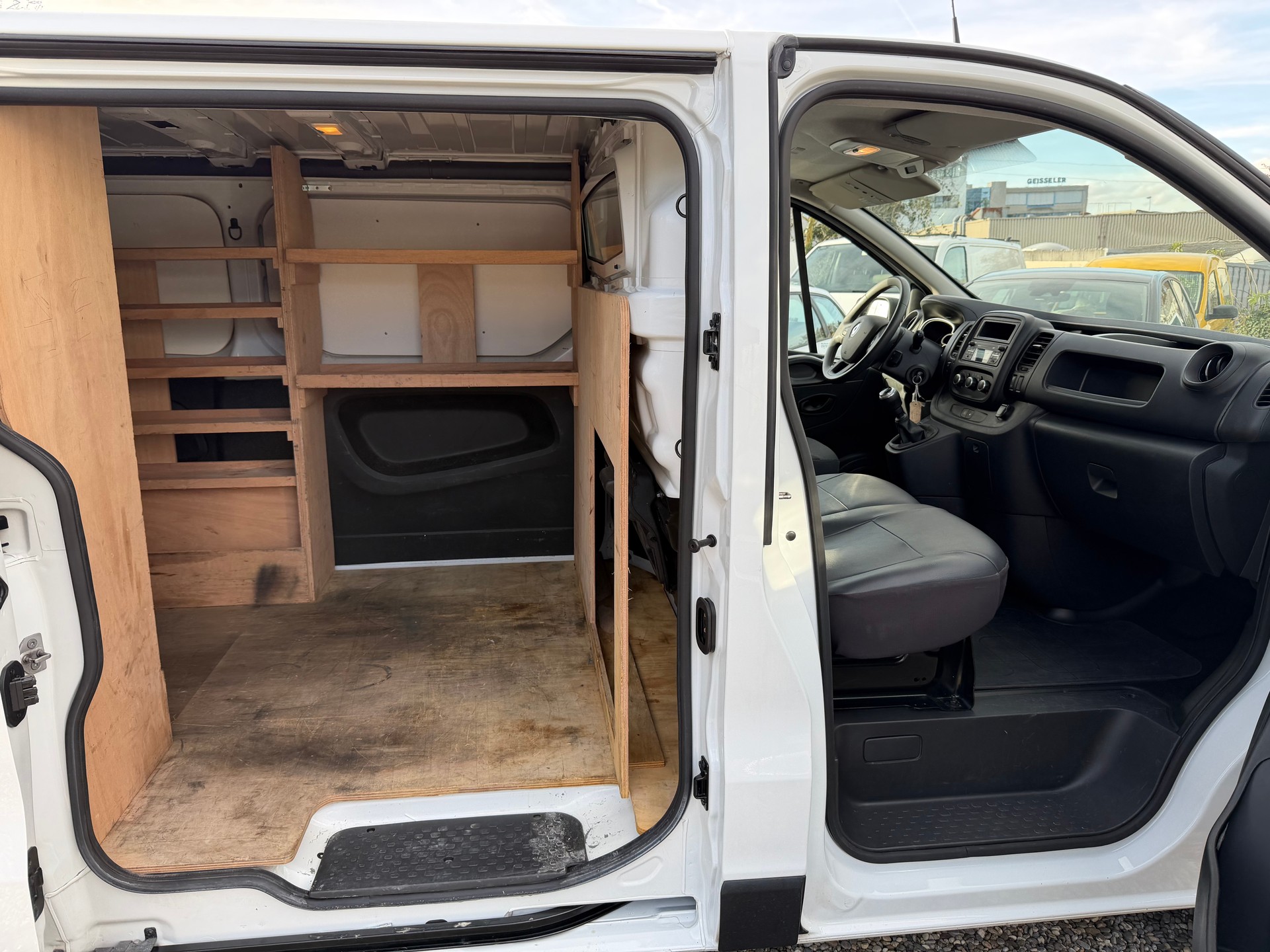 RENAULT Trafic 2.0 Energy dCi 120 3.0t Business L1H1-image-10