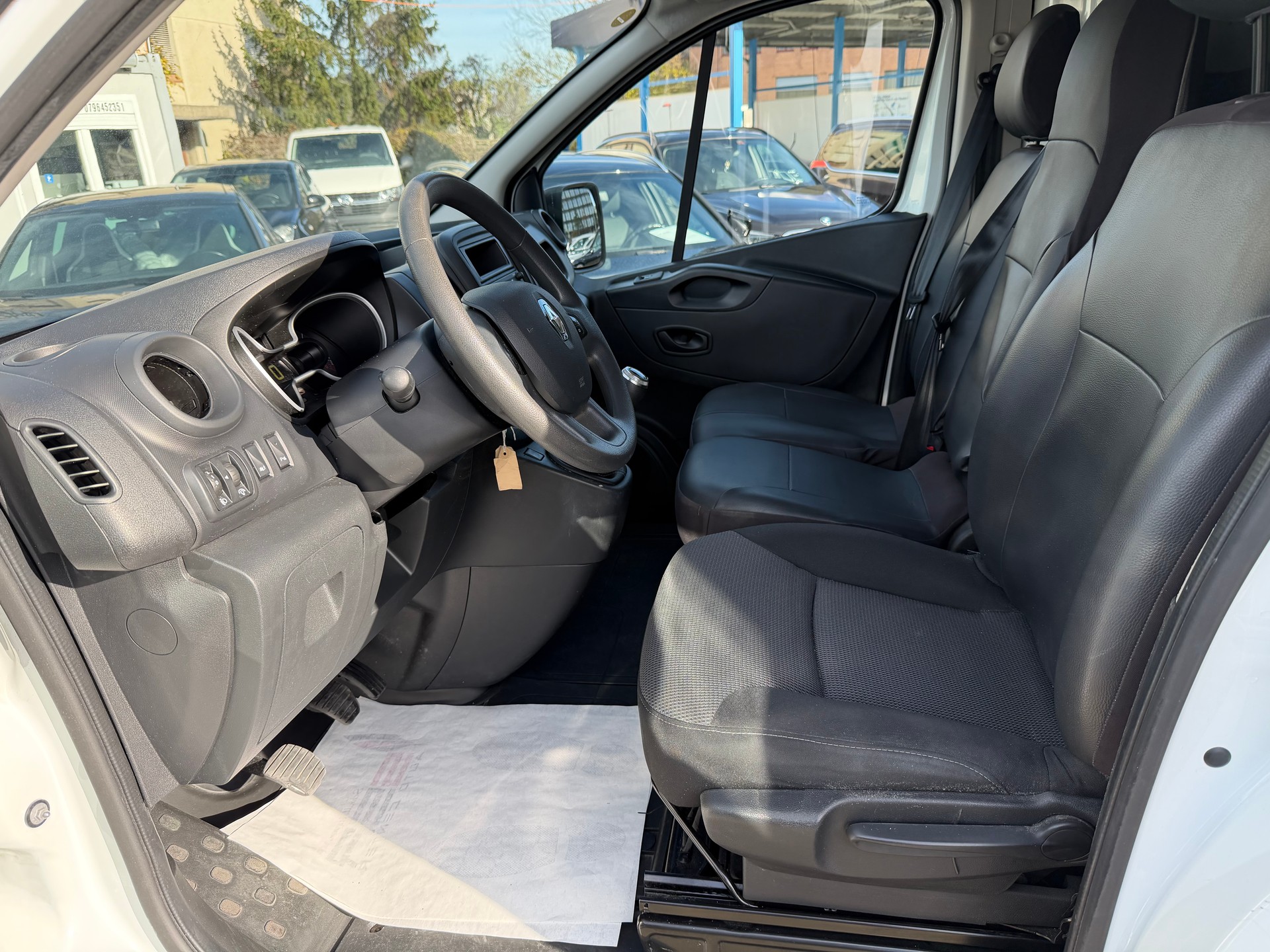 RENAULT Trafic 2.0 Energy dCi 120 3.0t Business L1H1-image-13