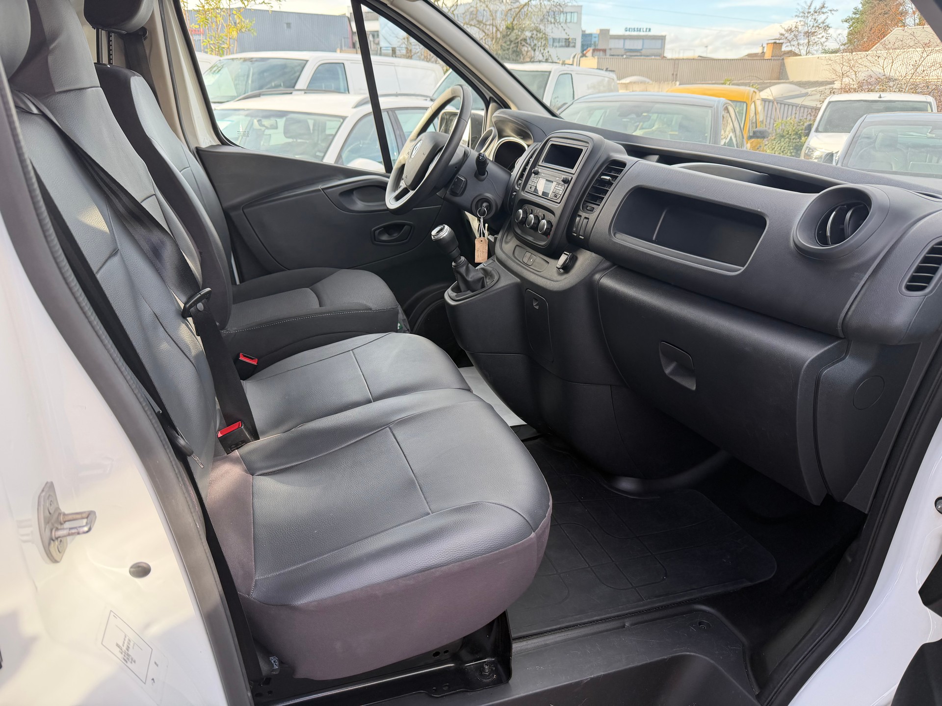 RENAULT Trafic 2.0 Energy dCi 120 3.0t Business L1H1-image-11