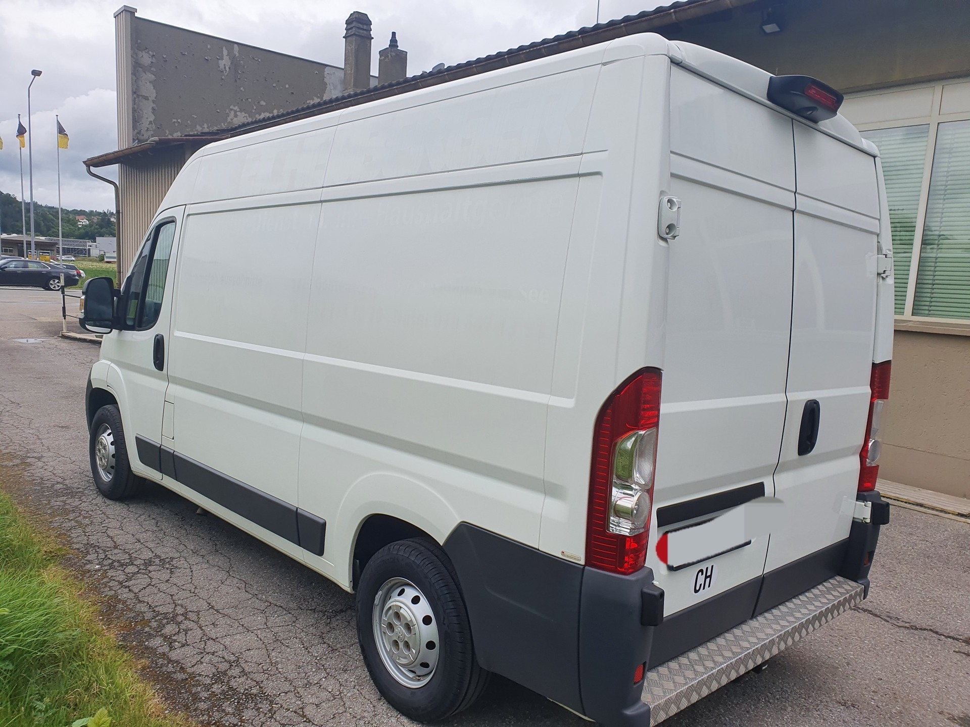 PEUGEOT Peugeot Boxer 335-160 FL2-image-2