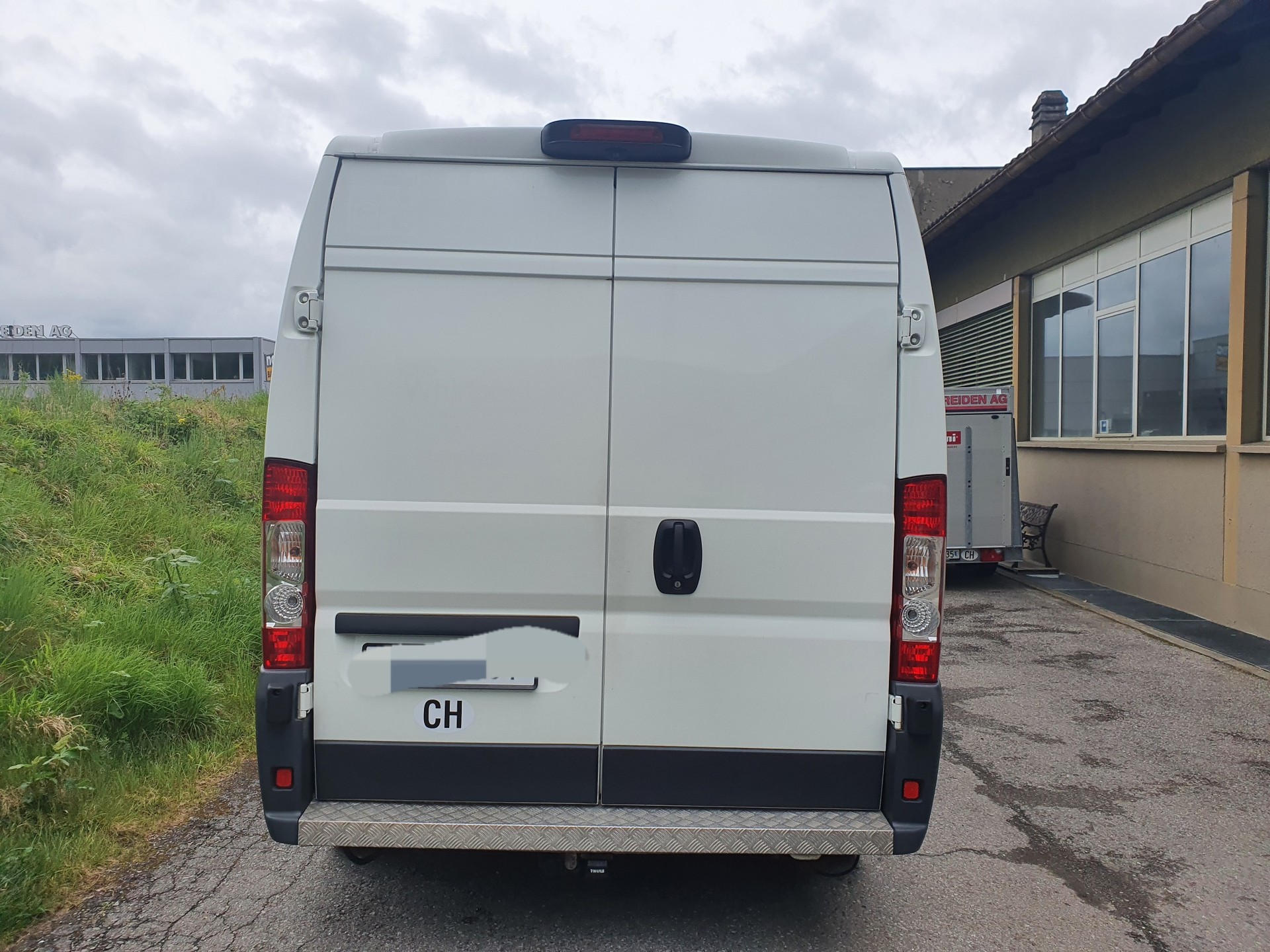 PEUGEOT Peugeot Boxer 335-160 FL2-image-1