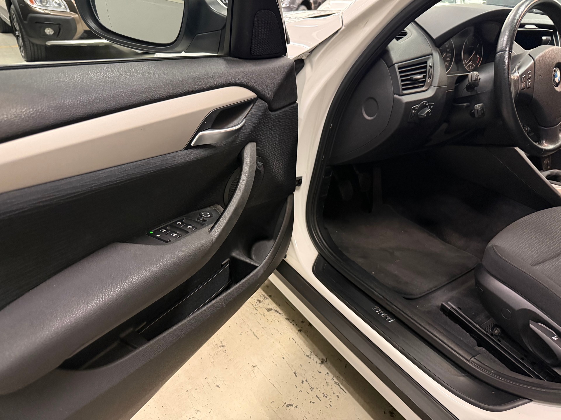 BMW X1 xDrive 18d-image-15