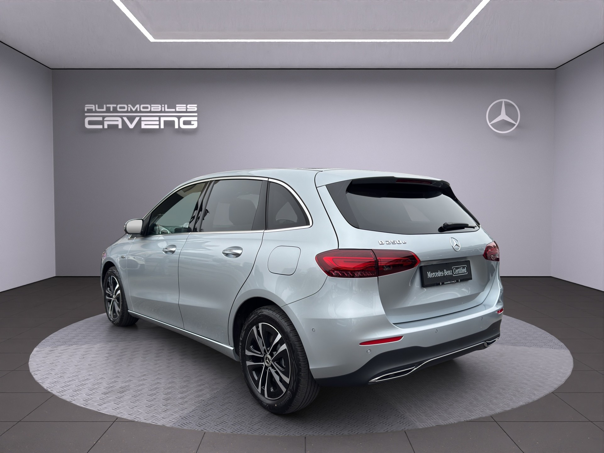 MERCEDES-BENZ B 250 e 8G-DCT-showroom-element-2