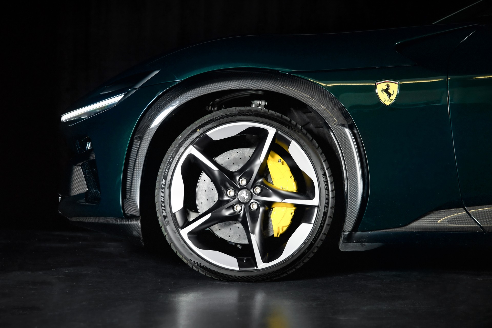 FERRARI Purosangue 6.5 V12 in Verde Zeltweg-image-4