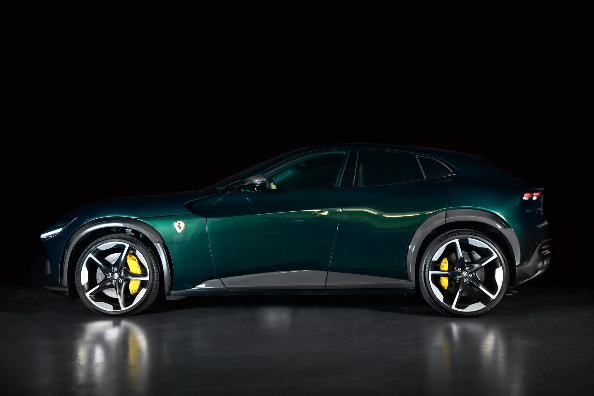 FERRARI Purosangue 6.5 V12 in Verde Zeltweg-showroom-element-2