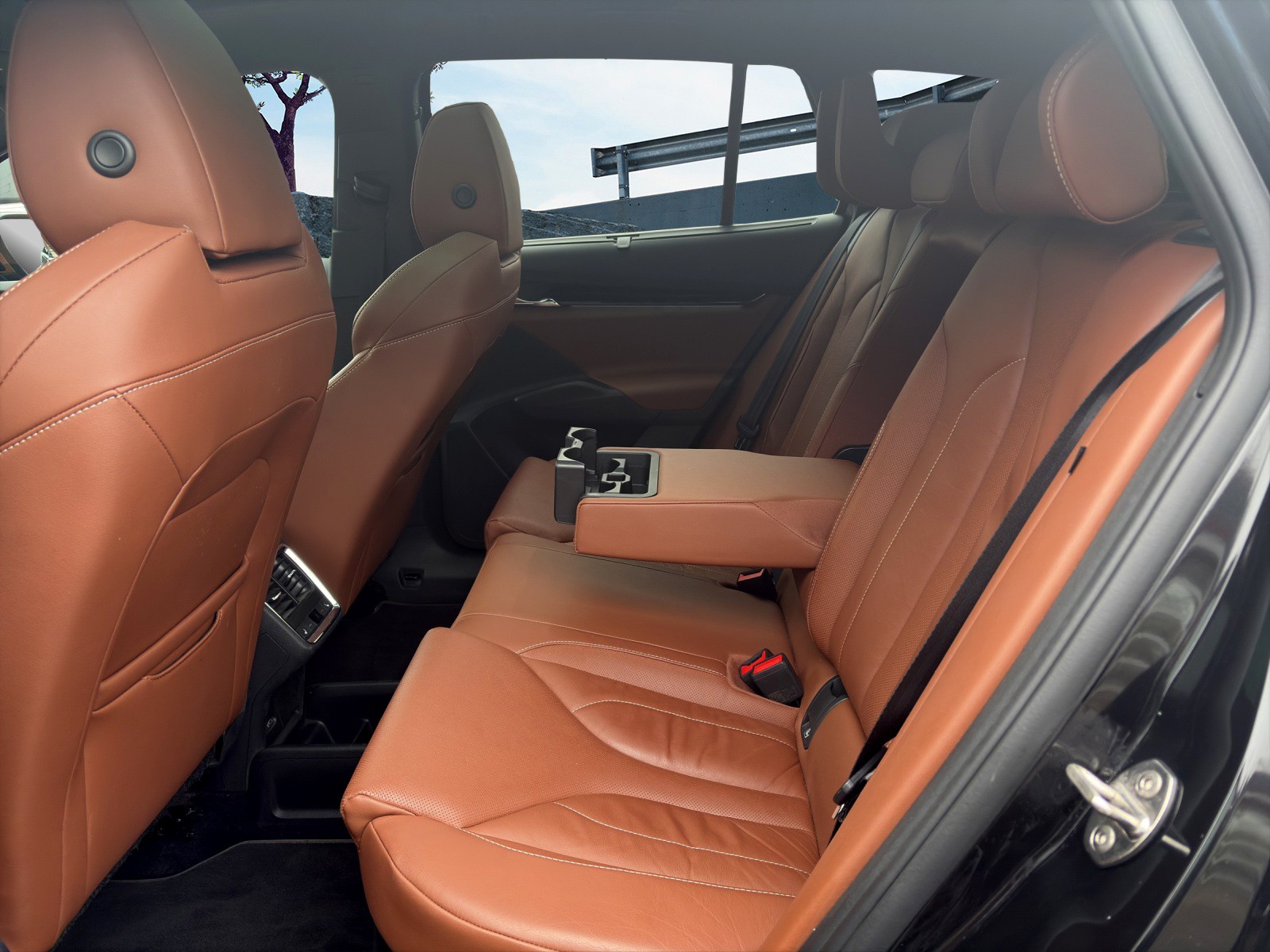 SKODA Enyaq iV 80x Founders Edition mit Vollausstattung-image-7