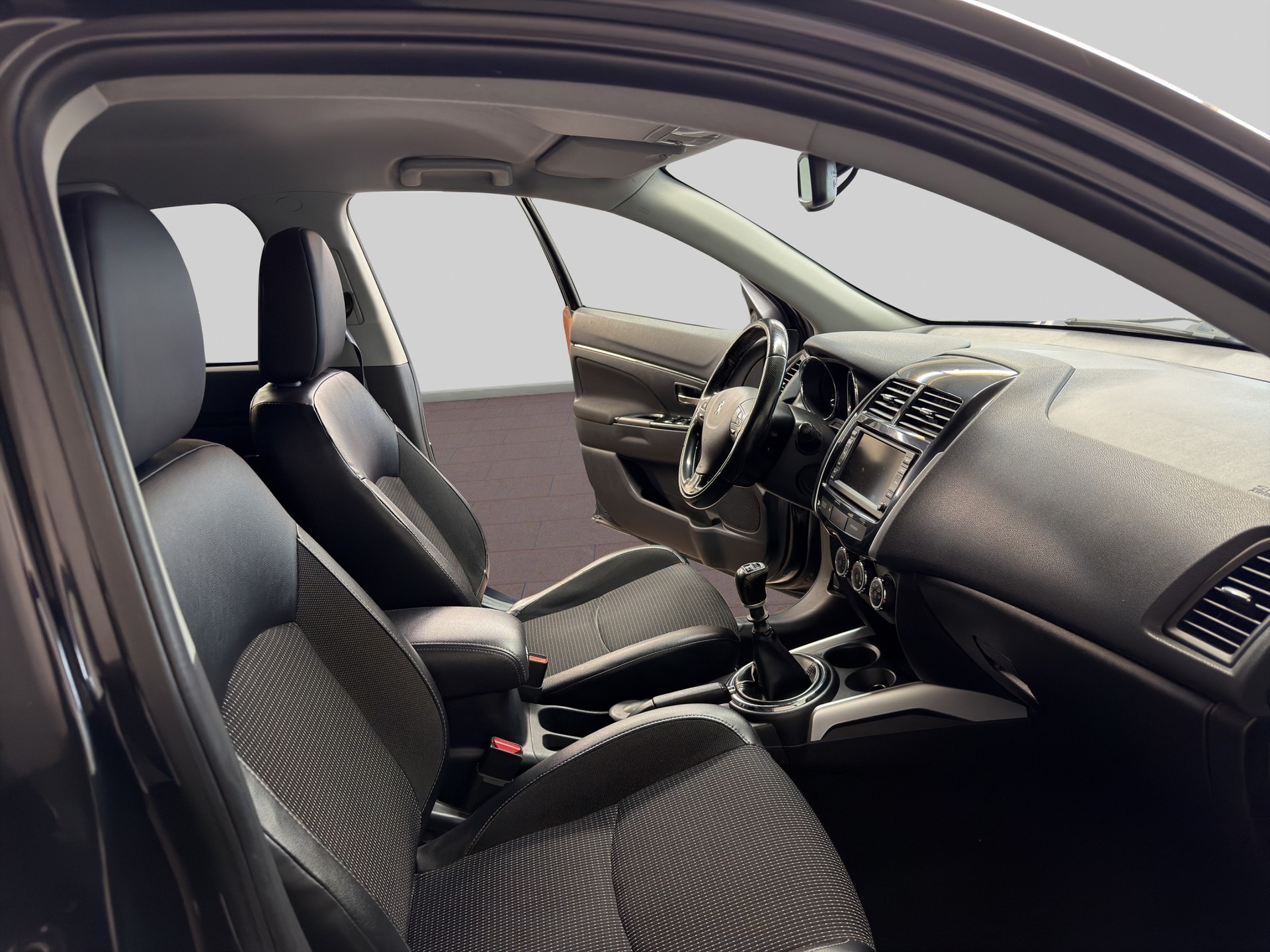 PEUGEOT 4008 1.8 HDi Allure 4WD-image-12