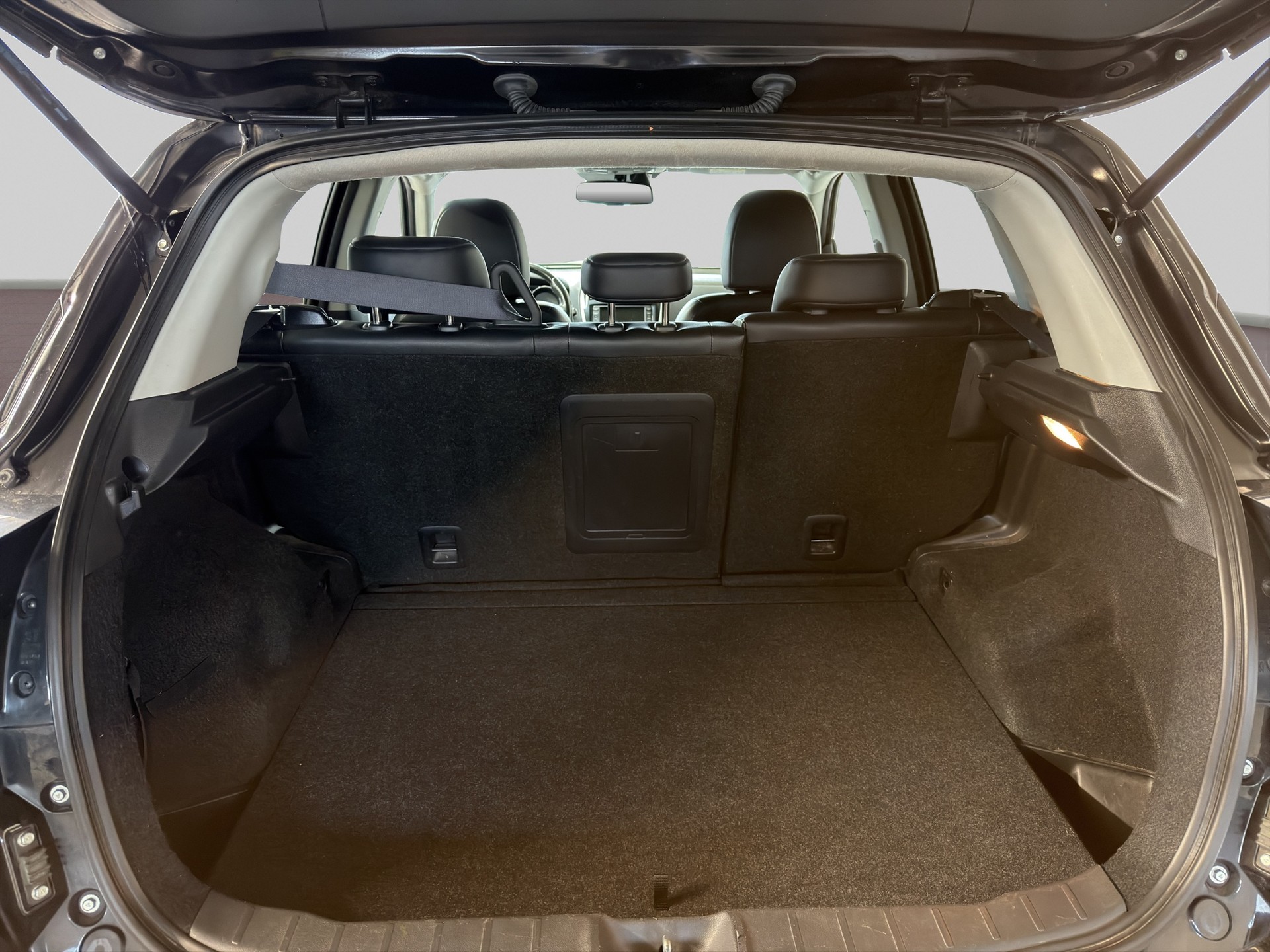 PEUGEOT 4008 1.8 HDi Allure 4WD-image-7
