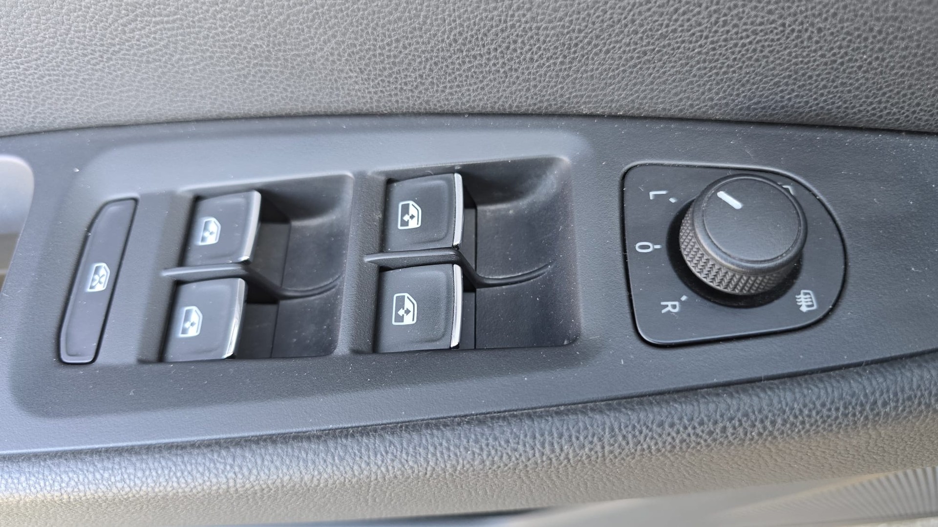 SEAT Leon ST 1.8 TSI FR Line alcantara navi 8 alu DSG automat (MFK, exp. 2.2026)-image-9