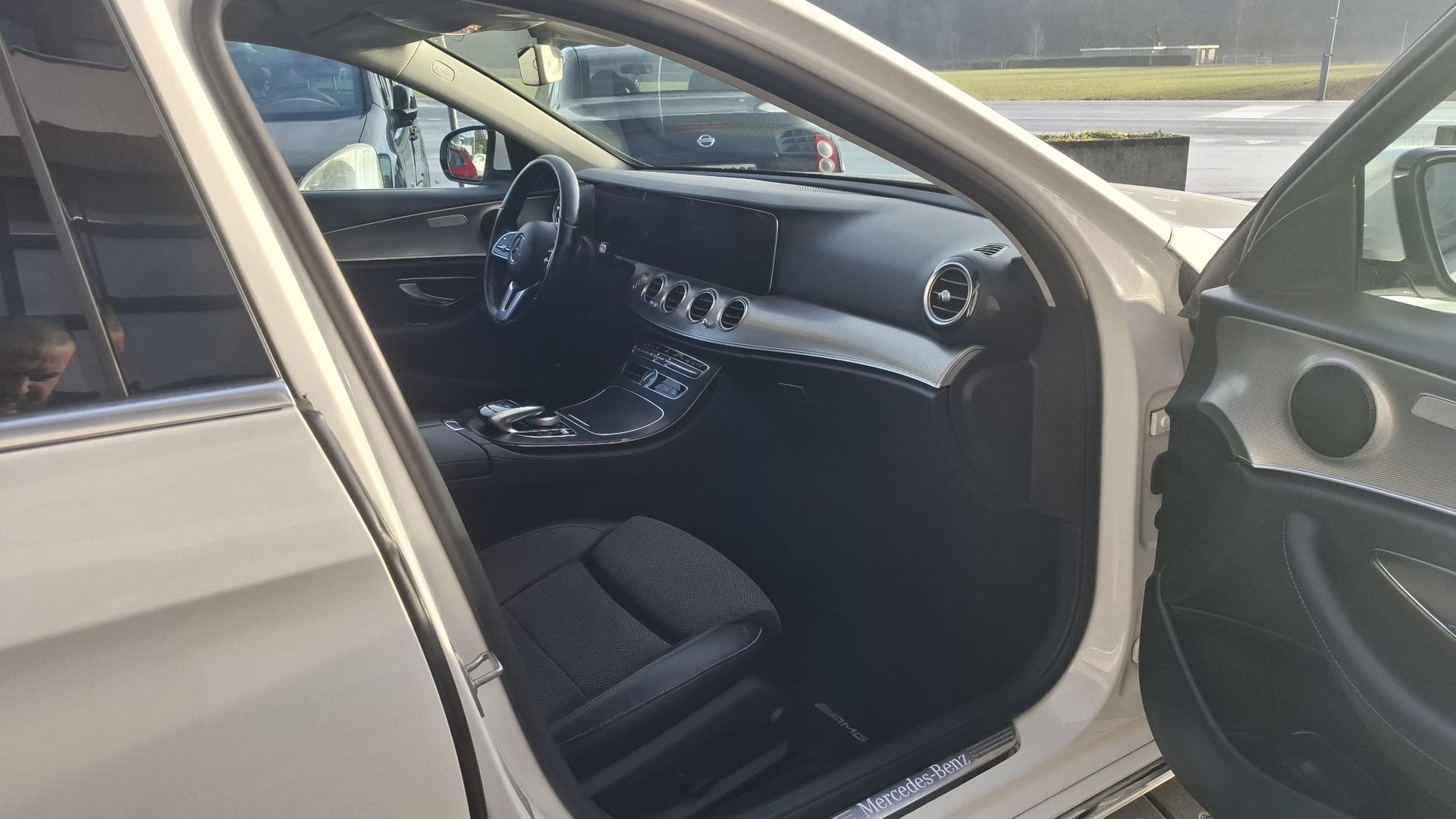 MERCEDES-BENZ E 220 d Avantgarde 9G-Tronic-image-6
