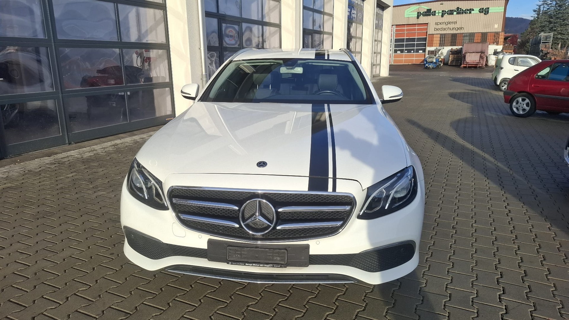 MERCEDES-BENZ E 220 d Avantgarde 9G-Tronic-image-1