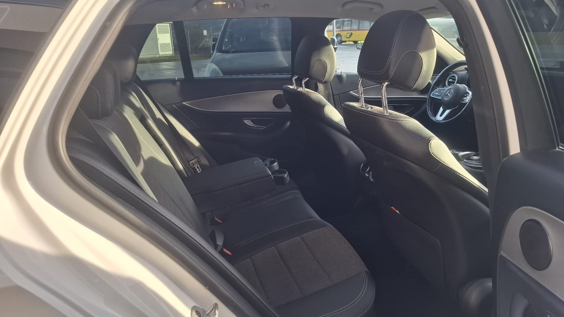 MERCEDES-BENZ E 220 d Avantgarde 9G-Tronic-image-11