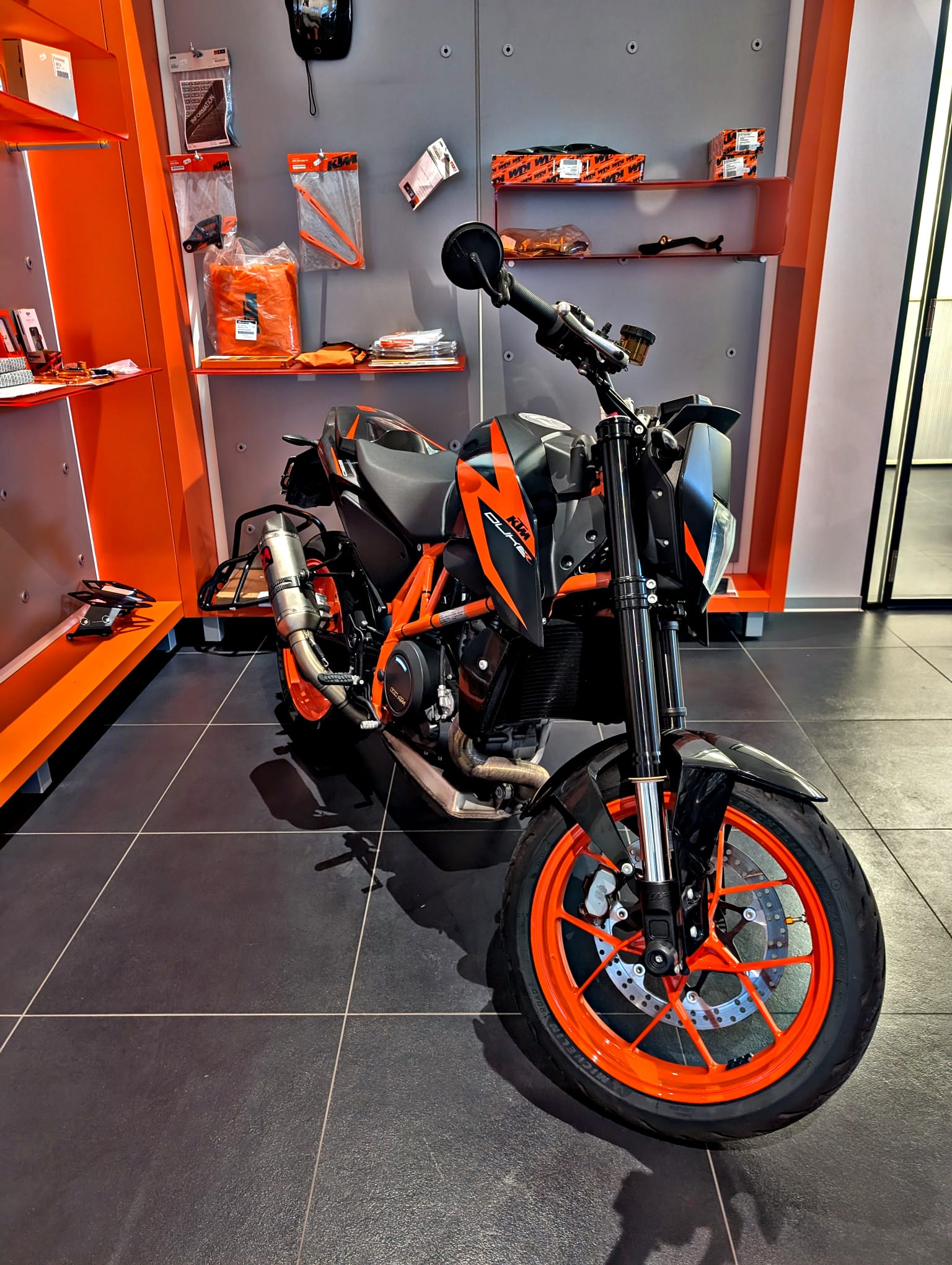 KTM 690 Duke R ABS-image-3
