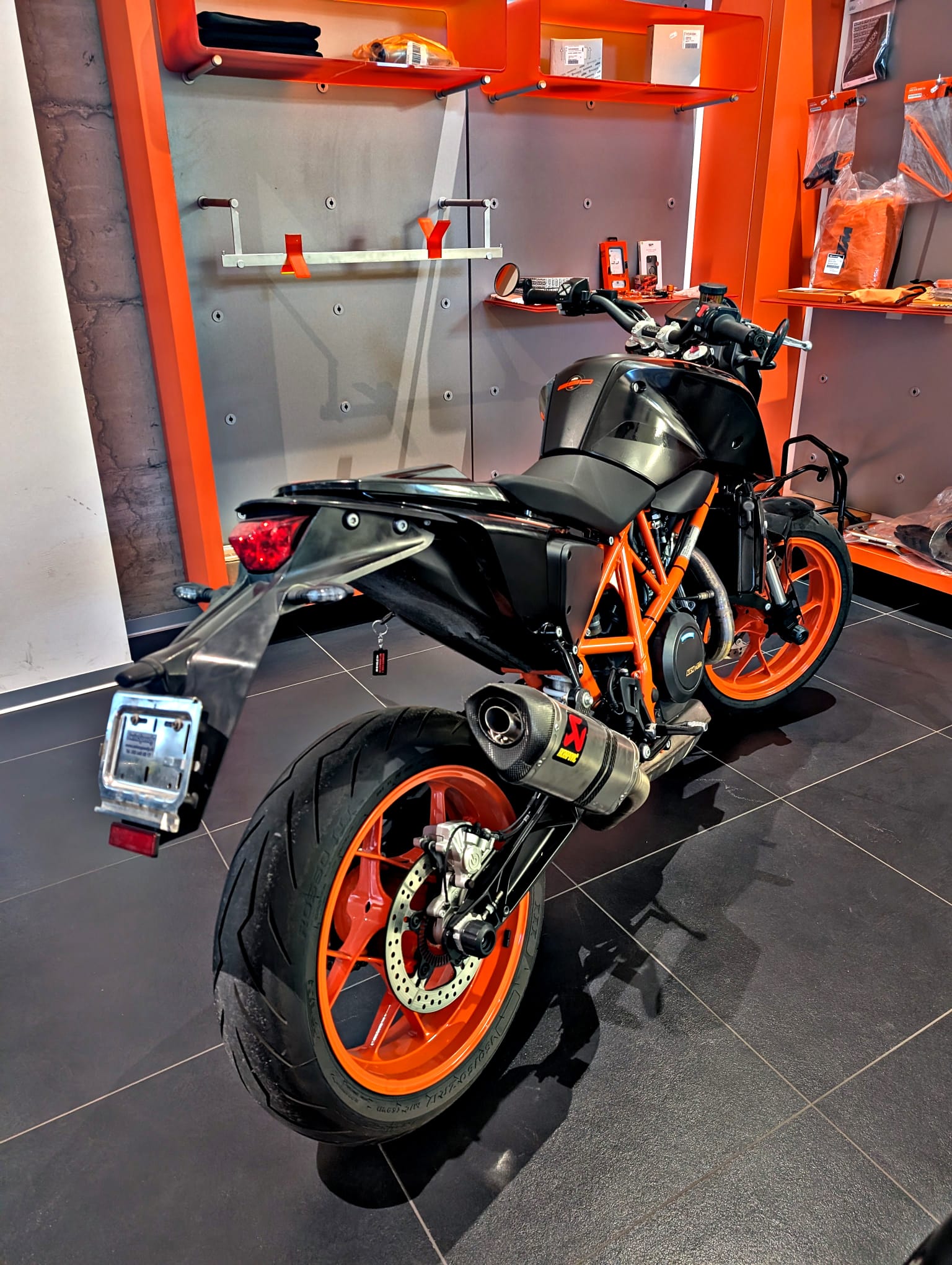 KTM 690 Duke R ABS-image-4