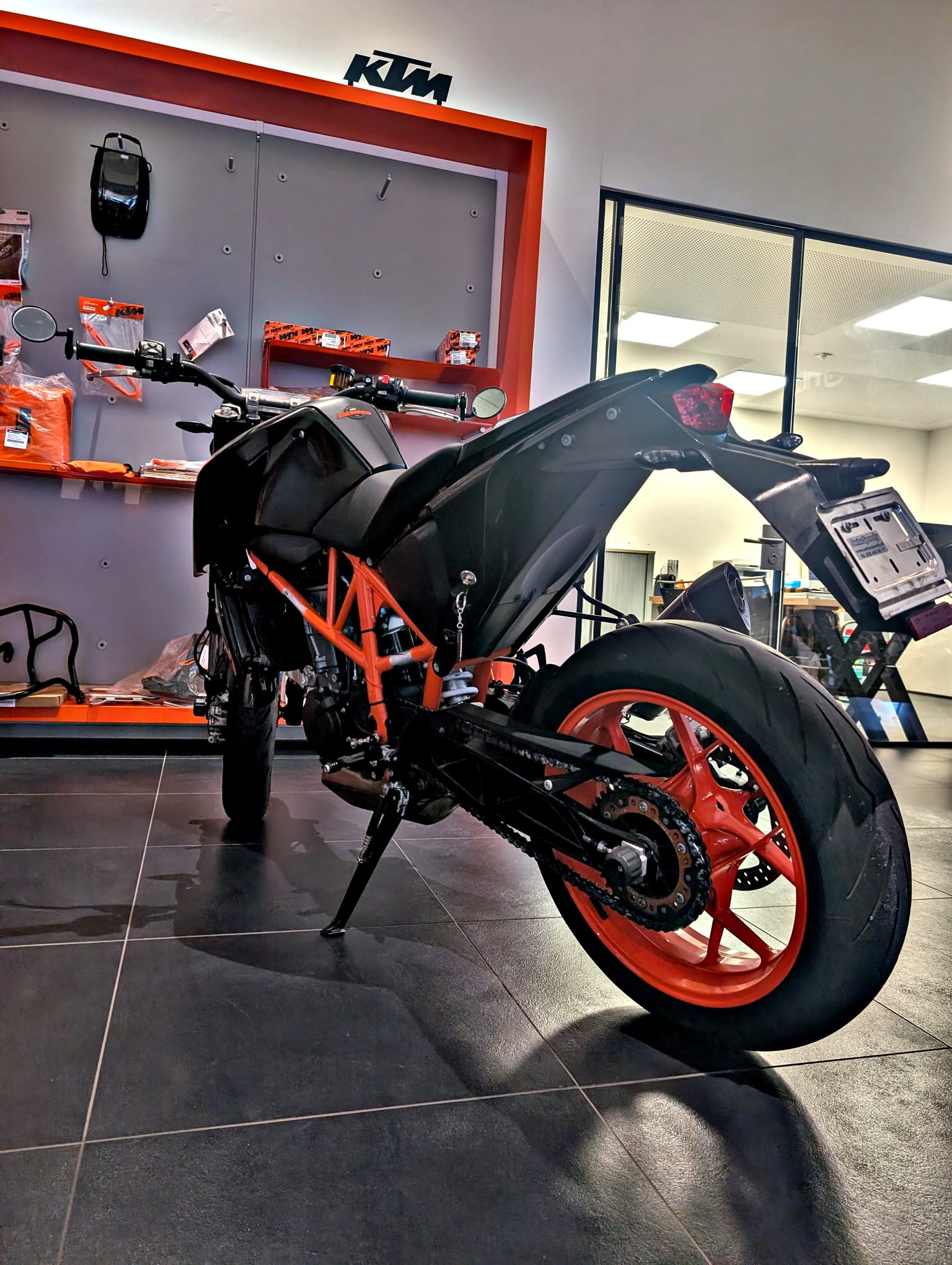 KTM 690 Duke R ABS-image-5
