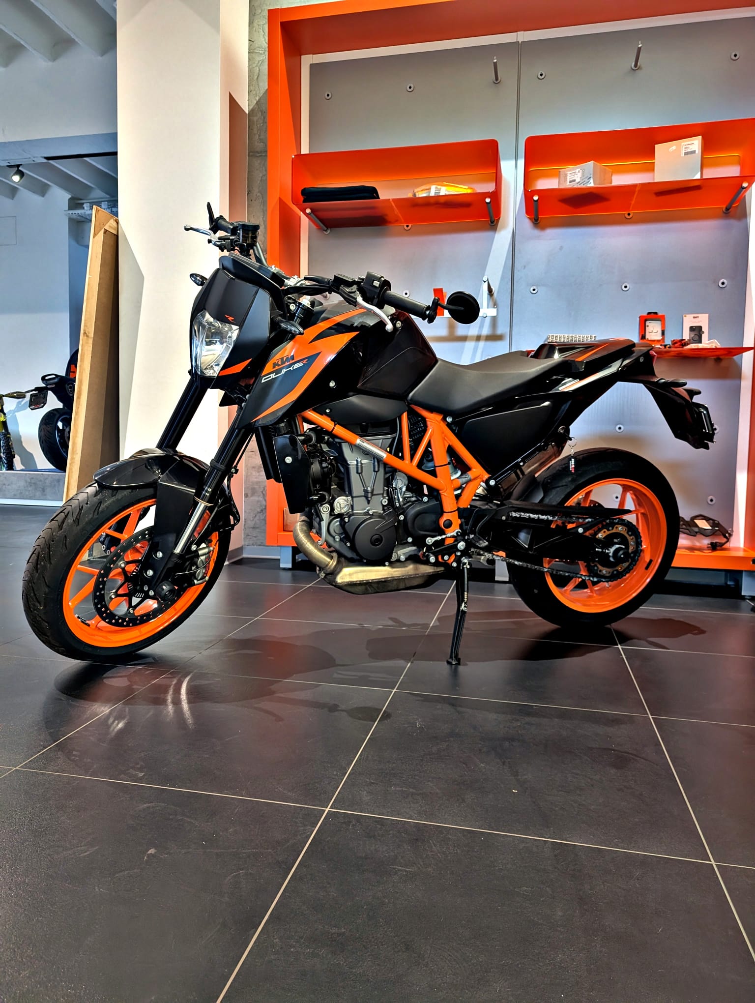 KTM 690 Duke R ABS-image-1