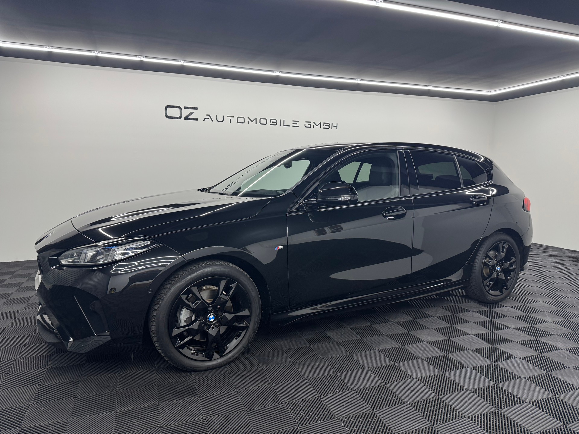 BMW 120d M Sport Steptronic *Neues Modell*-showroom-element-3