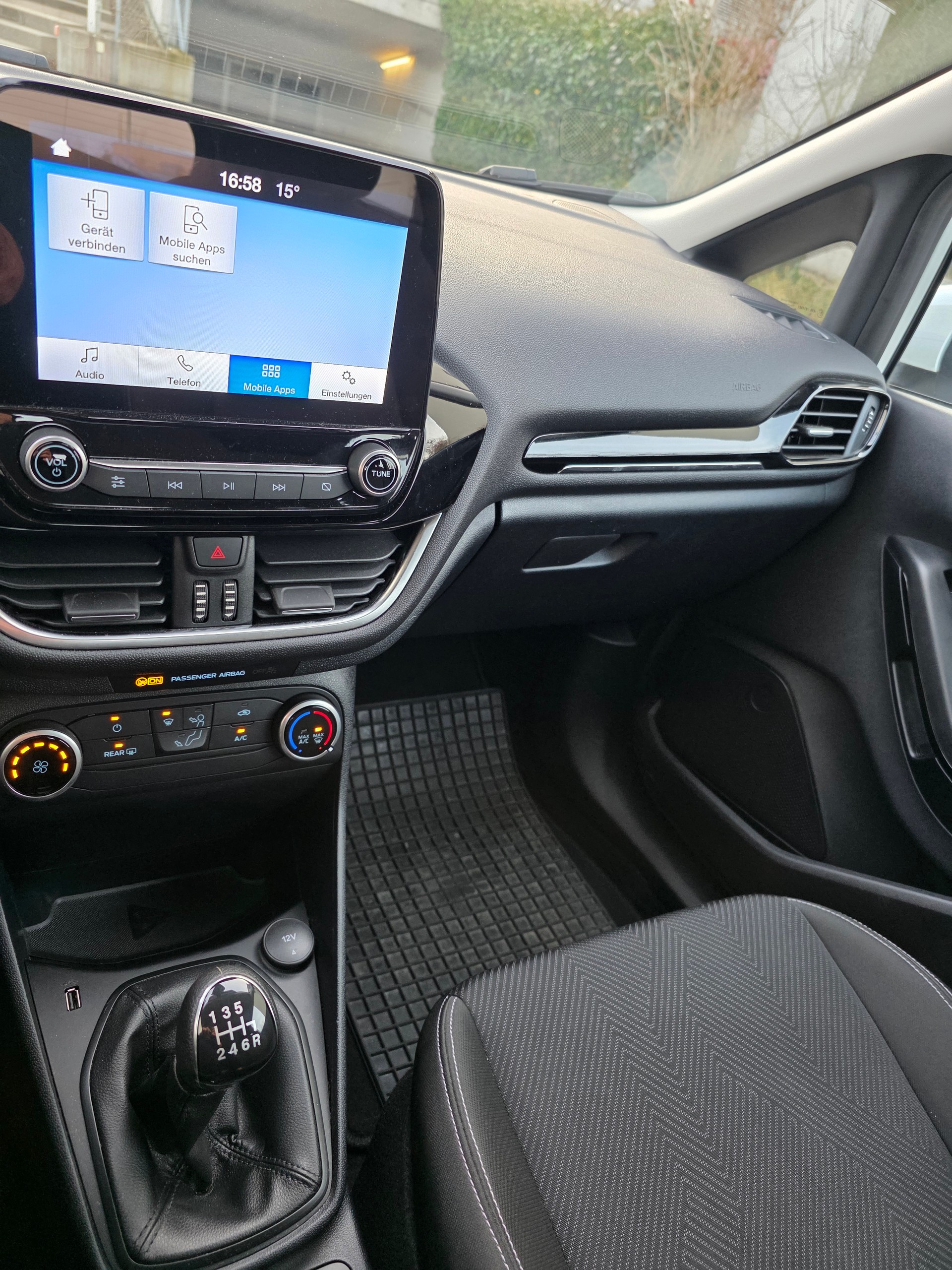 FORD Fiesta 1.0 SCTi Cool & Connect-image-11