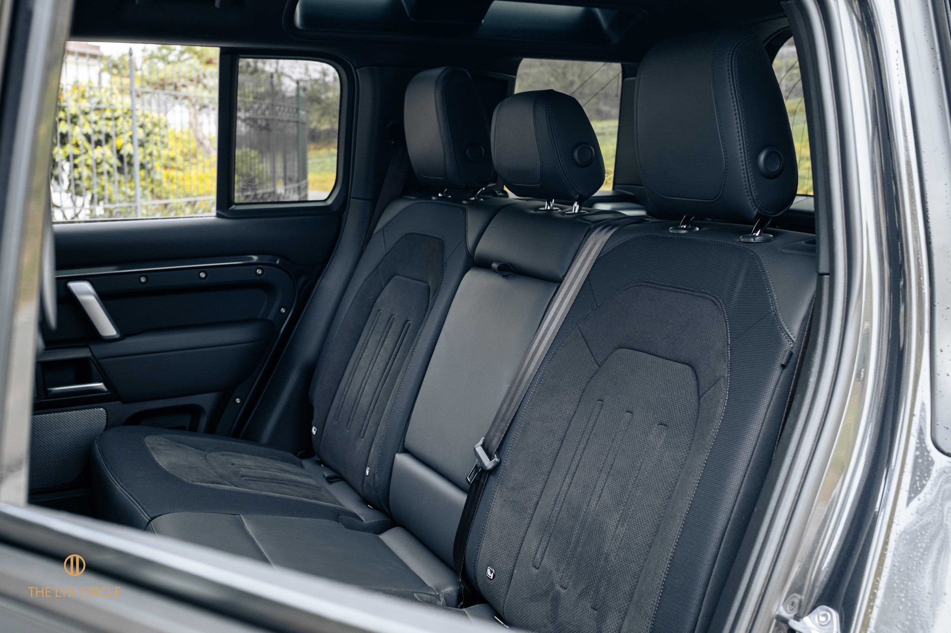 LAND ROVER Defender 110 525 V8 5.0 Carpathian Edition AT8-image-15