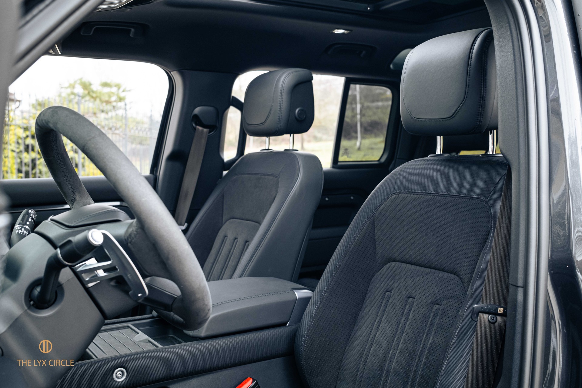 LAND ROVER Defender 110 525 V8 5.0 Carpathian Edition AT8-image-10