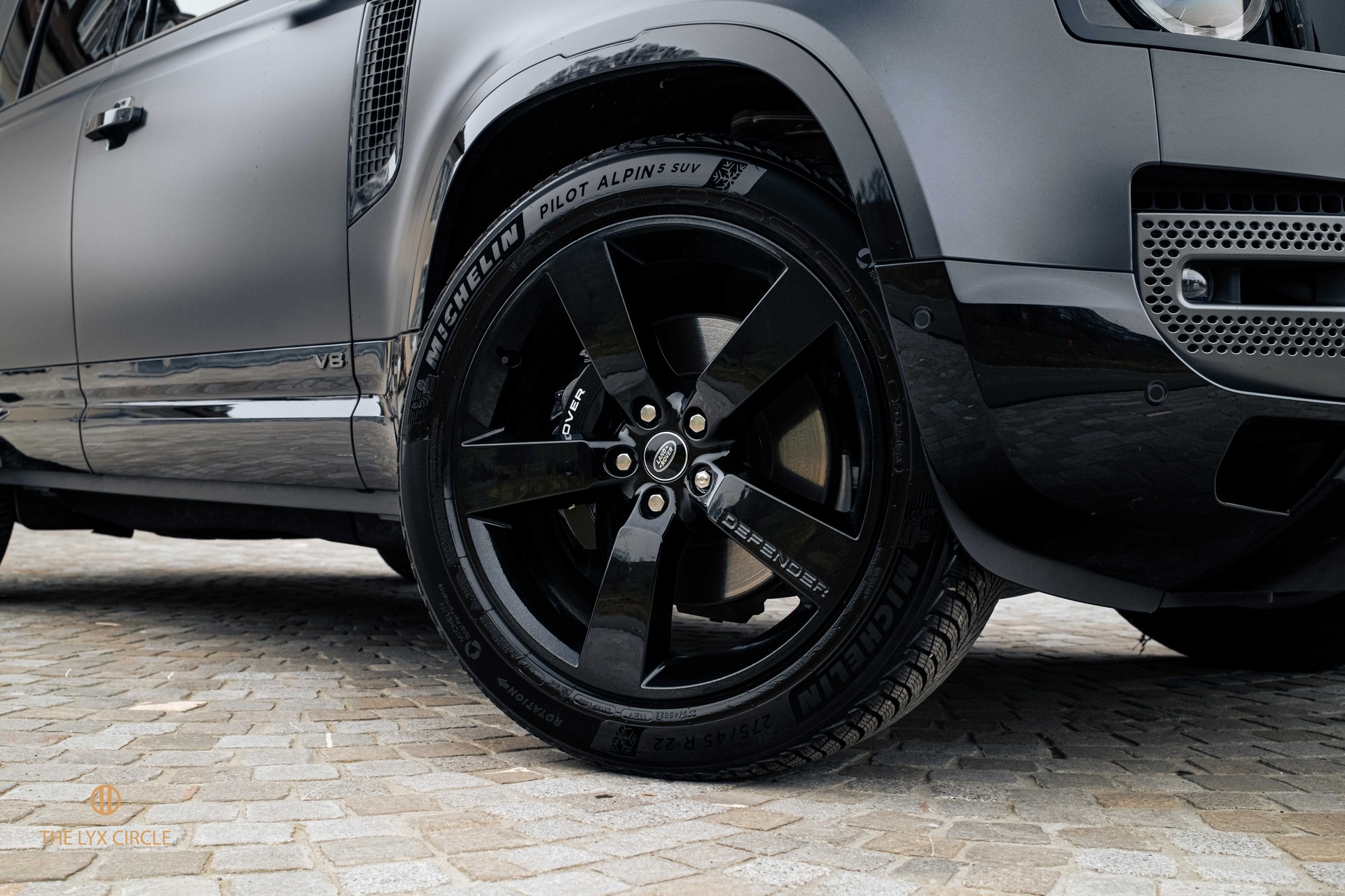 LAND ROVER Defender 110 525 V8 5.0 Carpathian Edition AT8-image-8