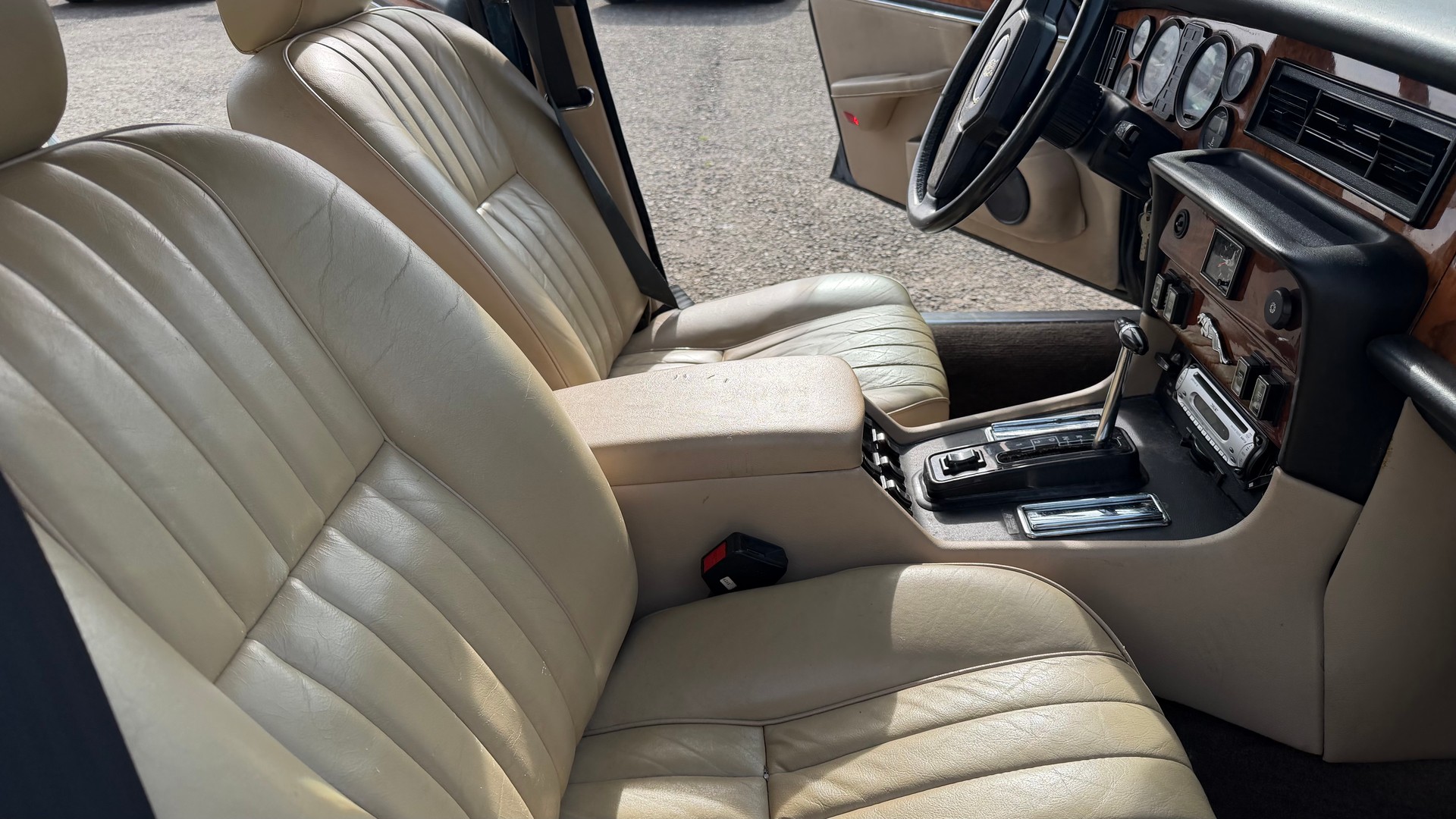 JAGUAR XJ6 4.2 Sovereign-image-6