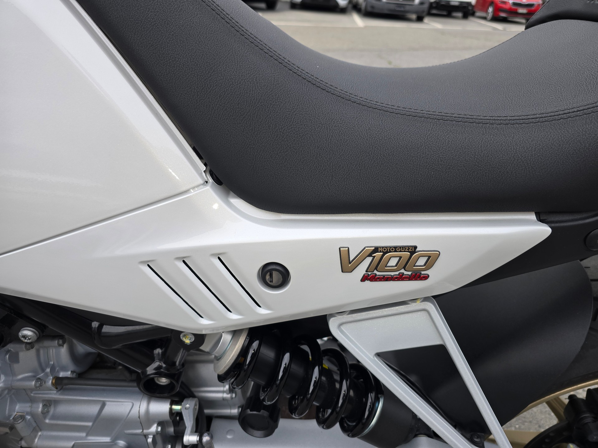 MOTO GUZZI V100 Mandello-image-8