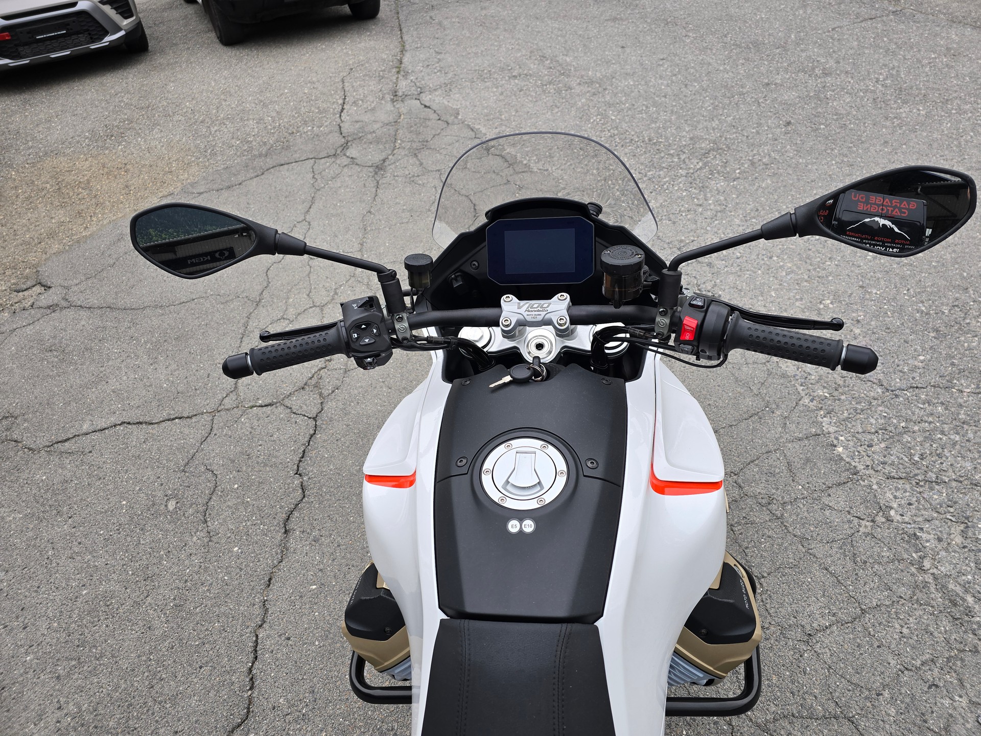 MOTO GUZZI V100 Mandello-image-5