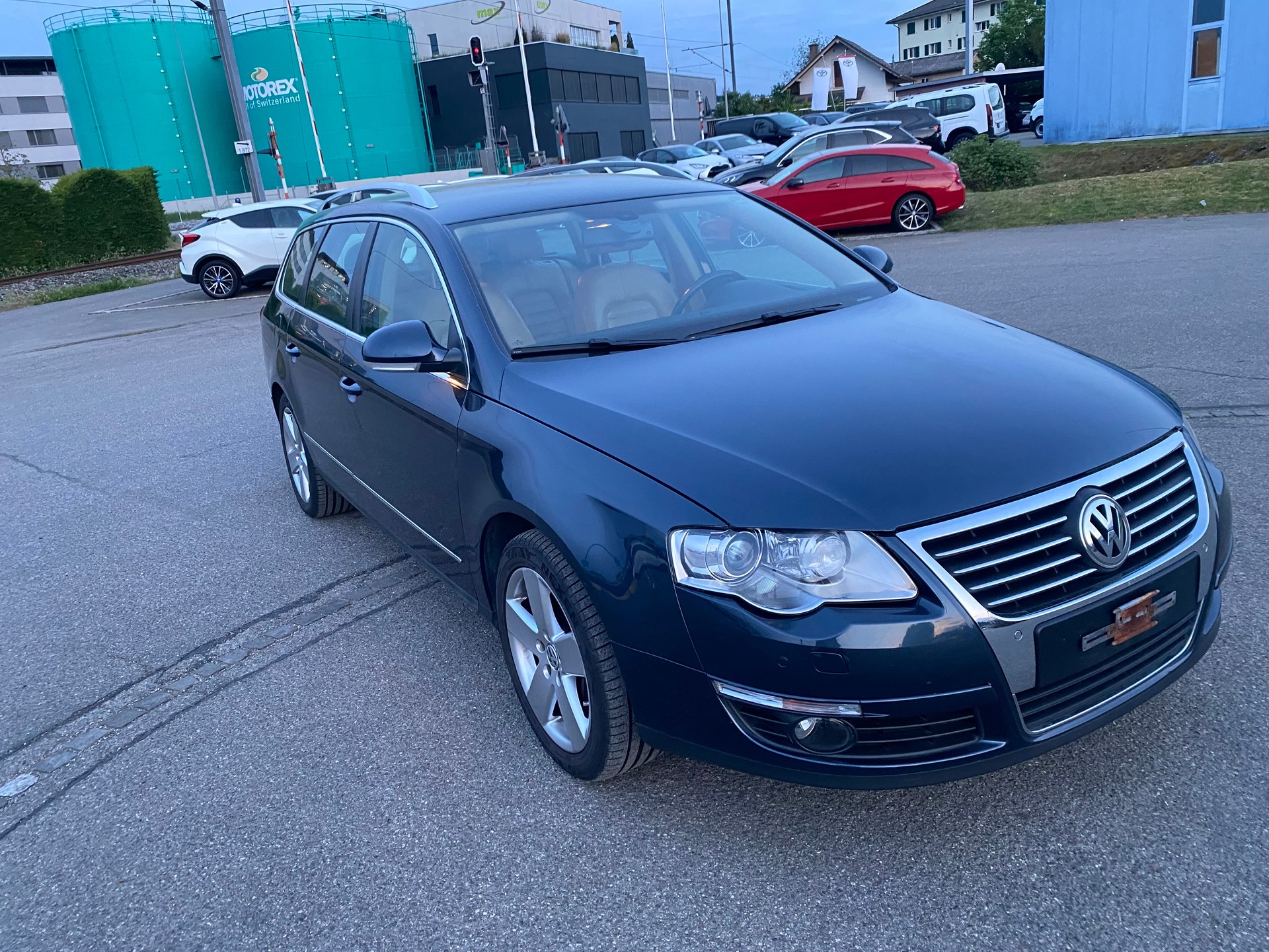 VW Passat Variant 3.2 V6 FSI Highline 4Motion-image-1