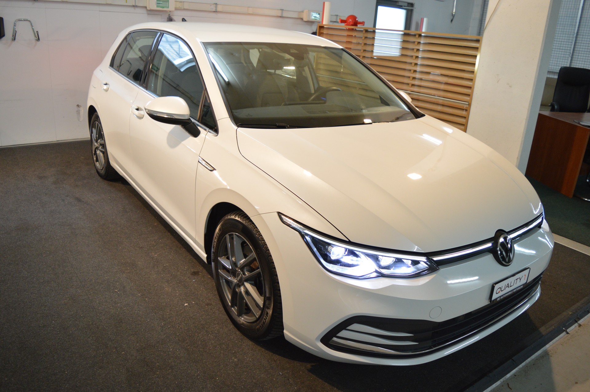 VW Golf 2.0 TDI Style DSG-showroom-element-1