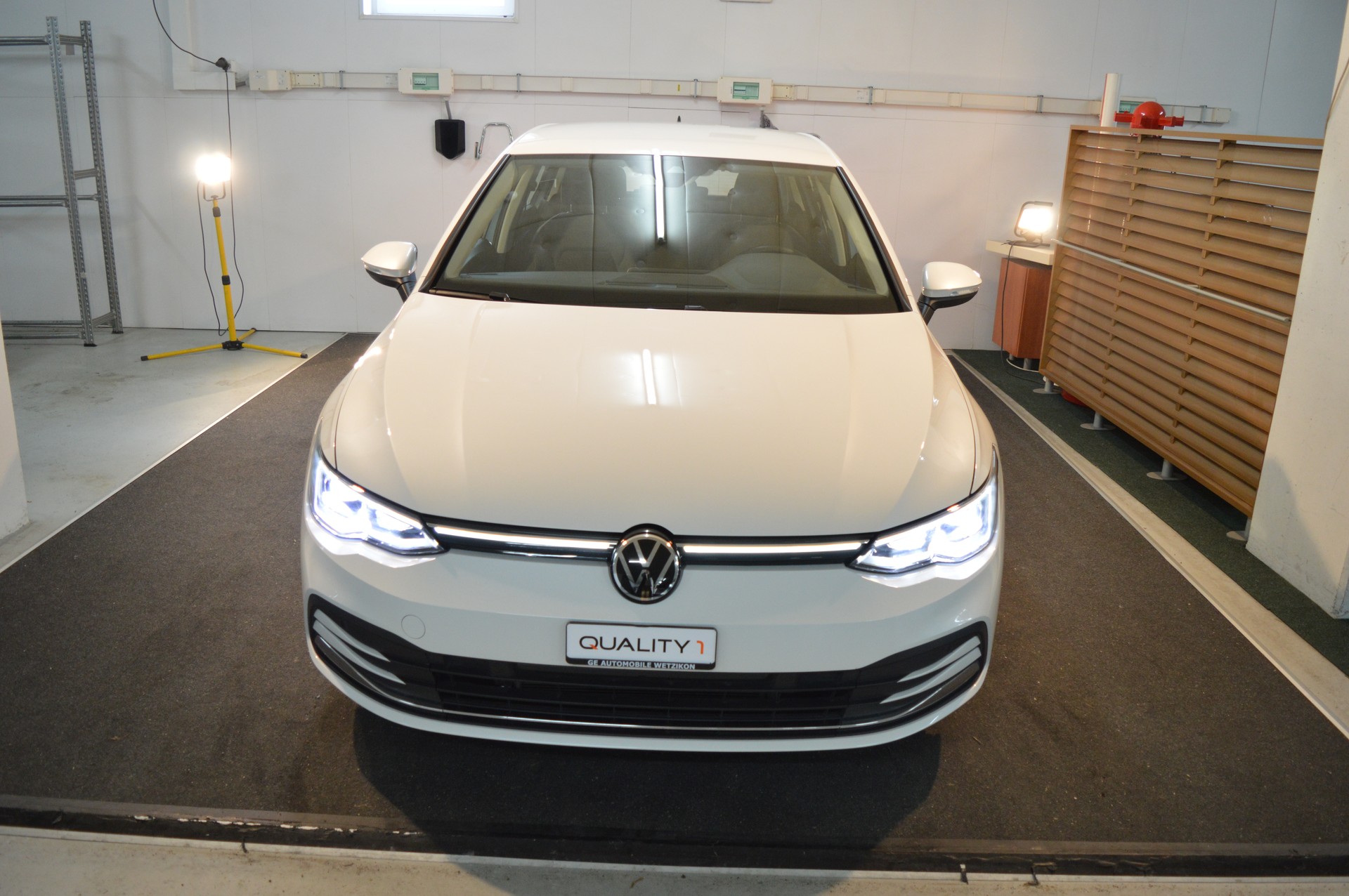 VW Golf 2.0 TDI Style DSG-showroom-element-2