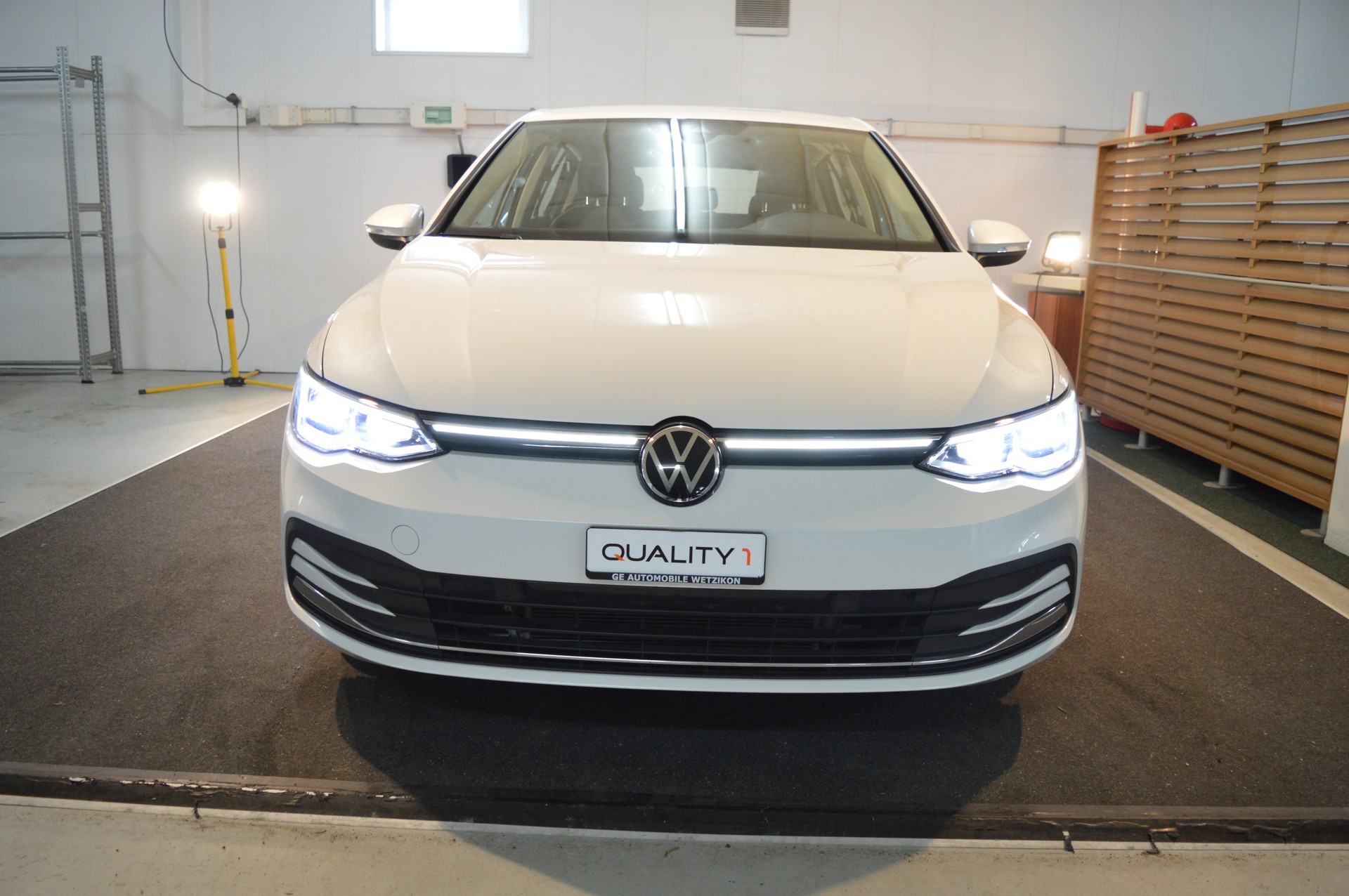 VW Golf 2.0 TDI Style DSG-showroom-element-3