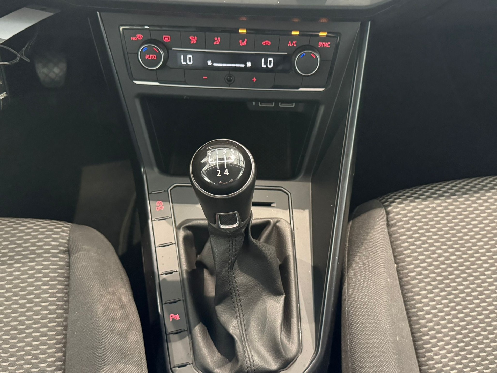 VW Polo 1.0 BMT Trendline-image-11