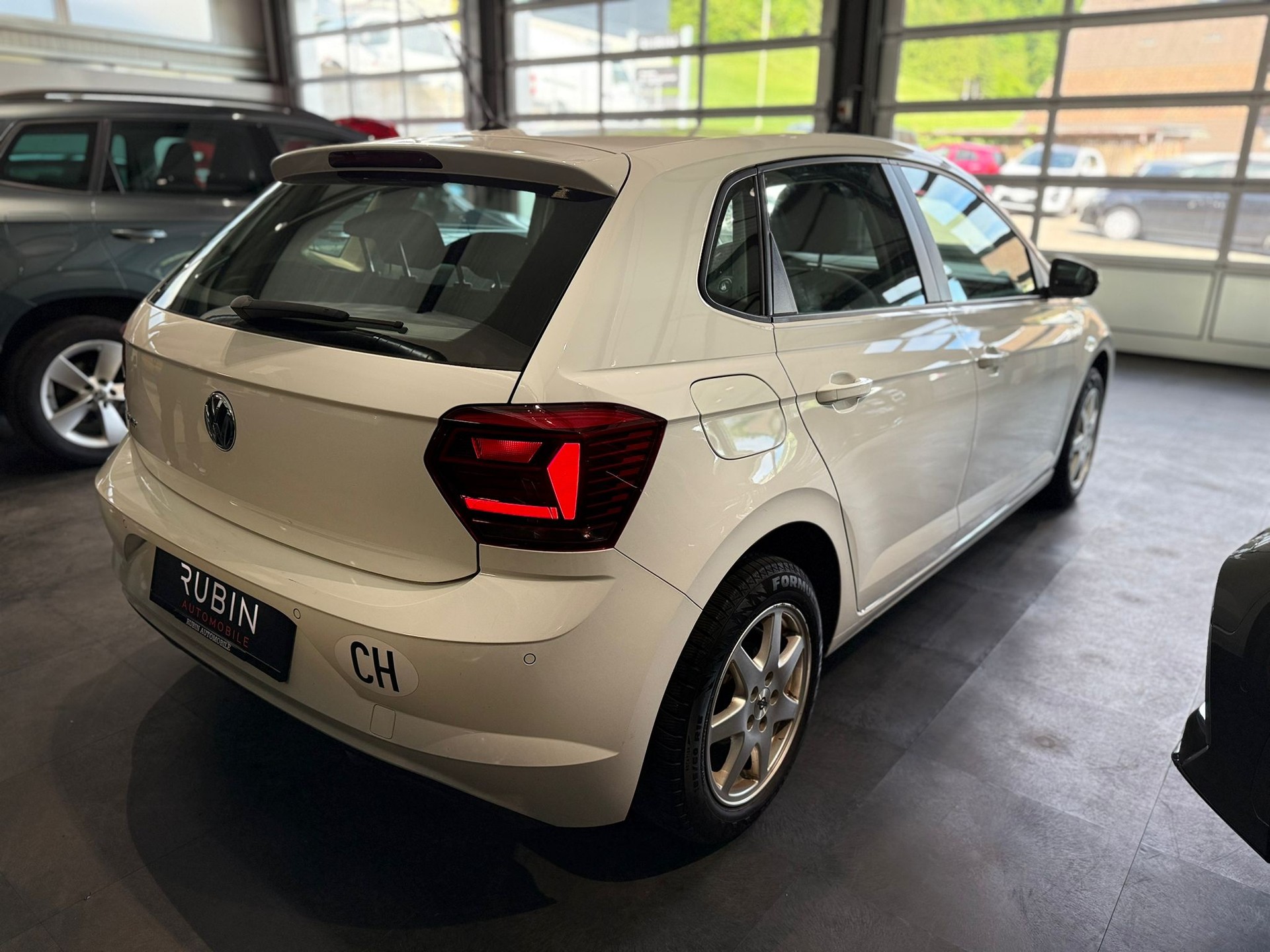 VW Polo 1.0 BMT Trendline-showroom-element-3