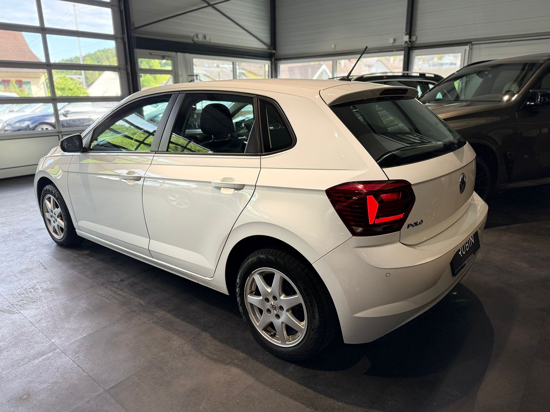 VW Polo 1.0 BMT Trendline-showroom-element-1